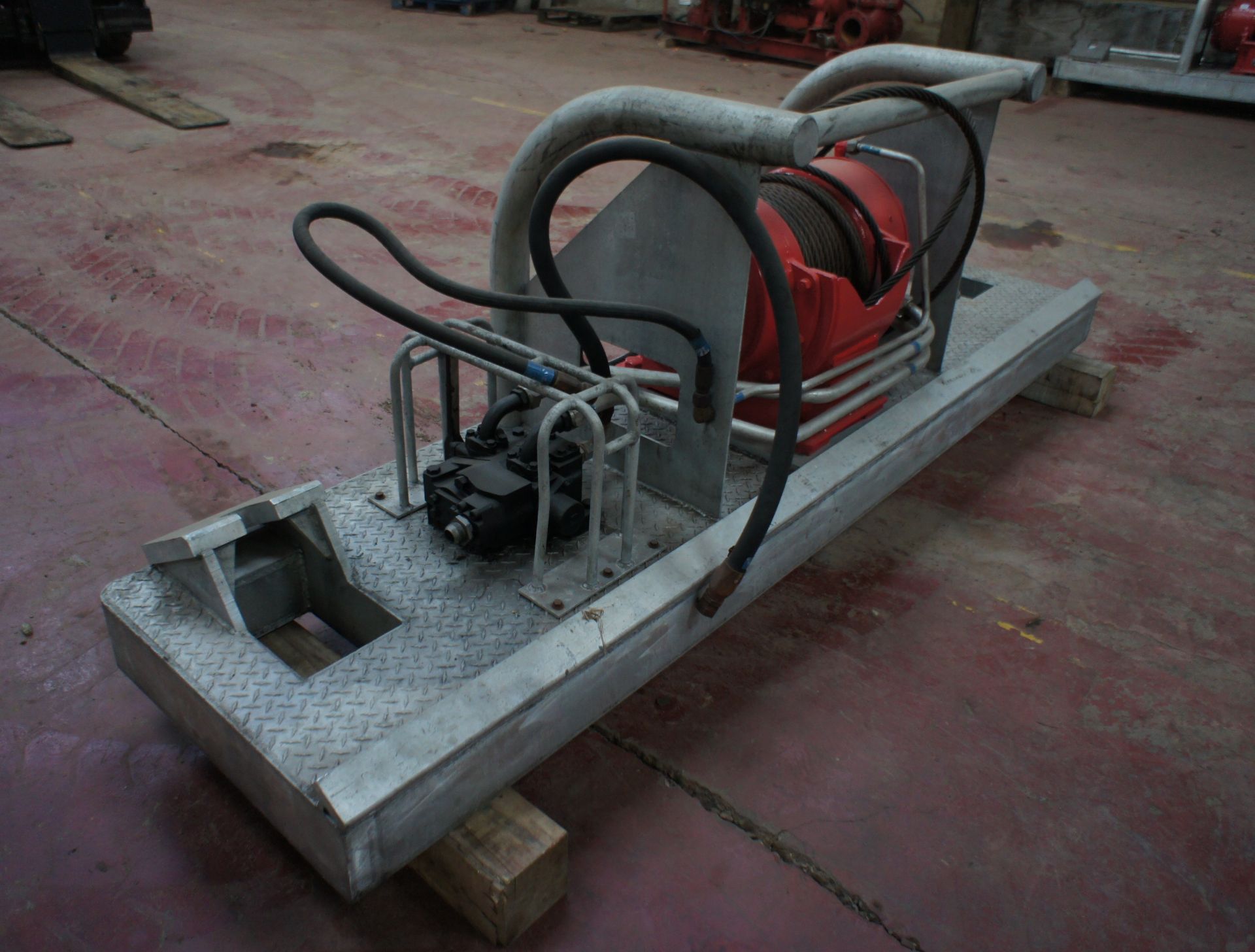 * Gearmatic 22SCR Marine Specification hydraulic winch, mounted on Galvanised Frame, unused. - Image 3 of 5