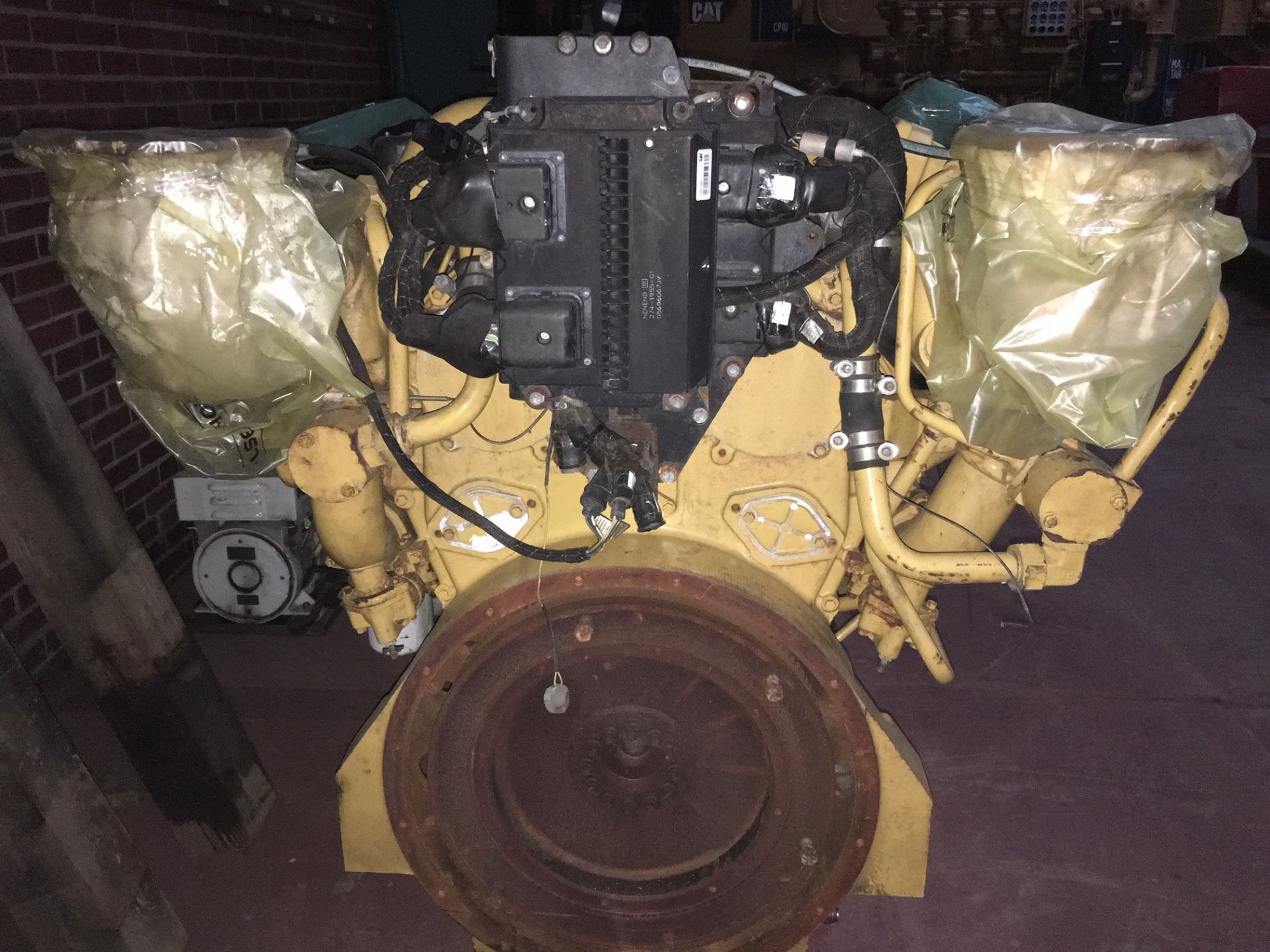 * Caterpillar V12 Marine Diesel Engine A Caterpillar V12 1250HP Marine Diesel Engine - very low - Image 7 of 7