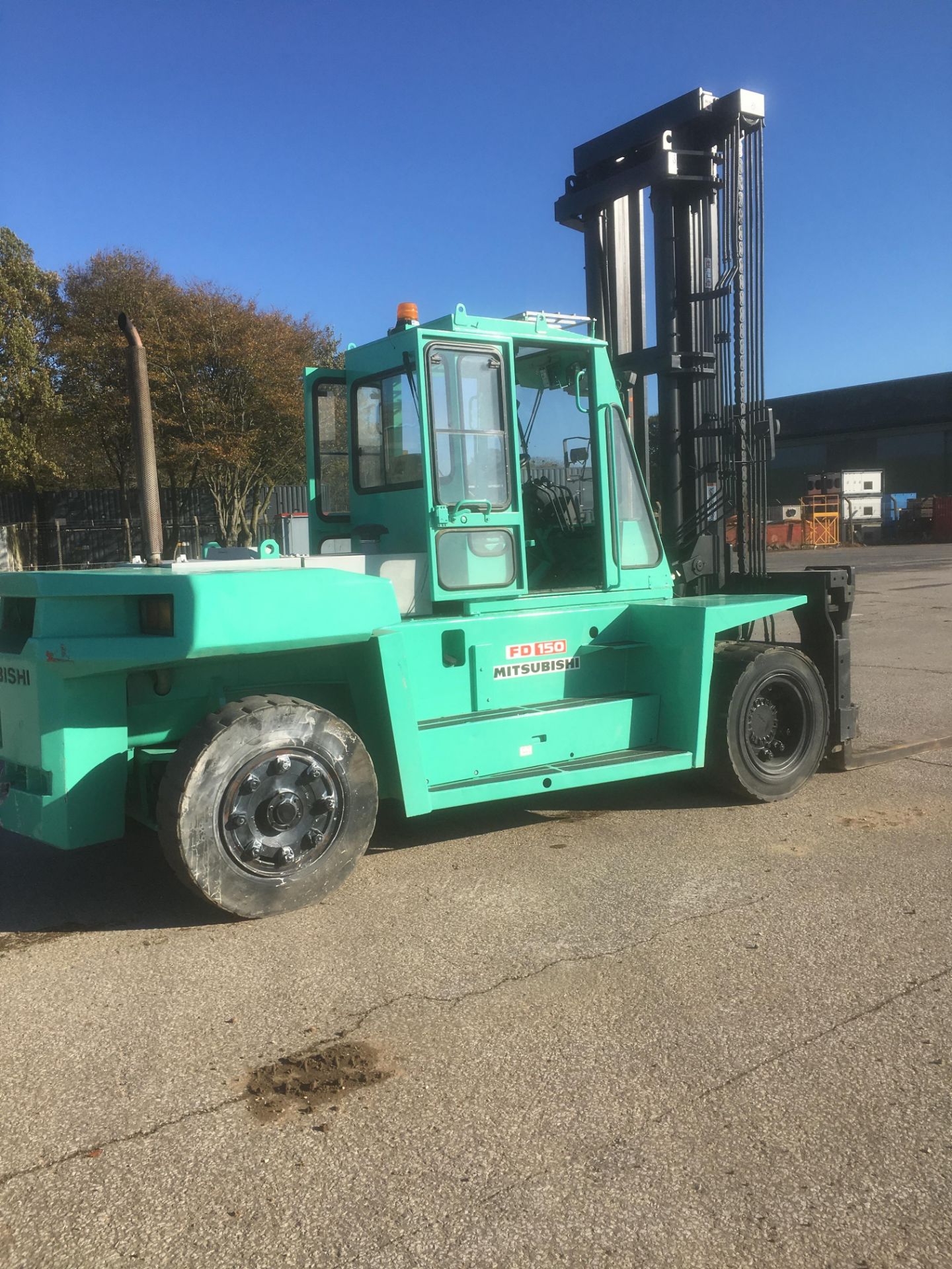 * Mitsubishi FD150 15 tonne Forklift A 1999 Mitsubishi Model FD150 15 tonne capacity - Image 5 of 8