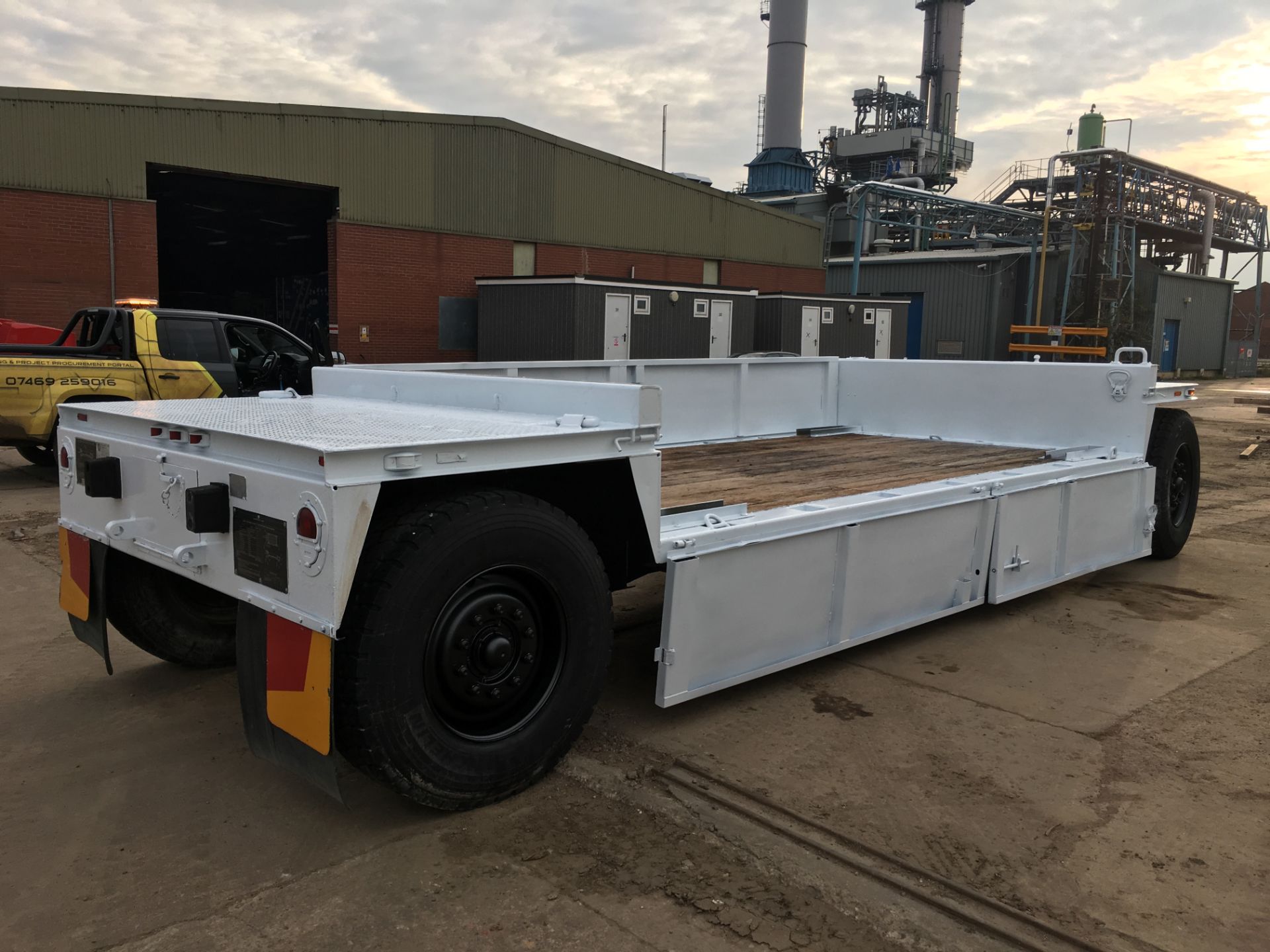 * 10 ton capacity drawbar trailer can be used on rough terrain, as new. Please note this lot is