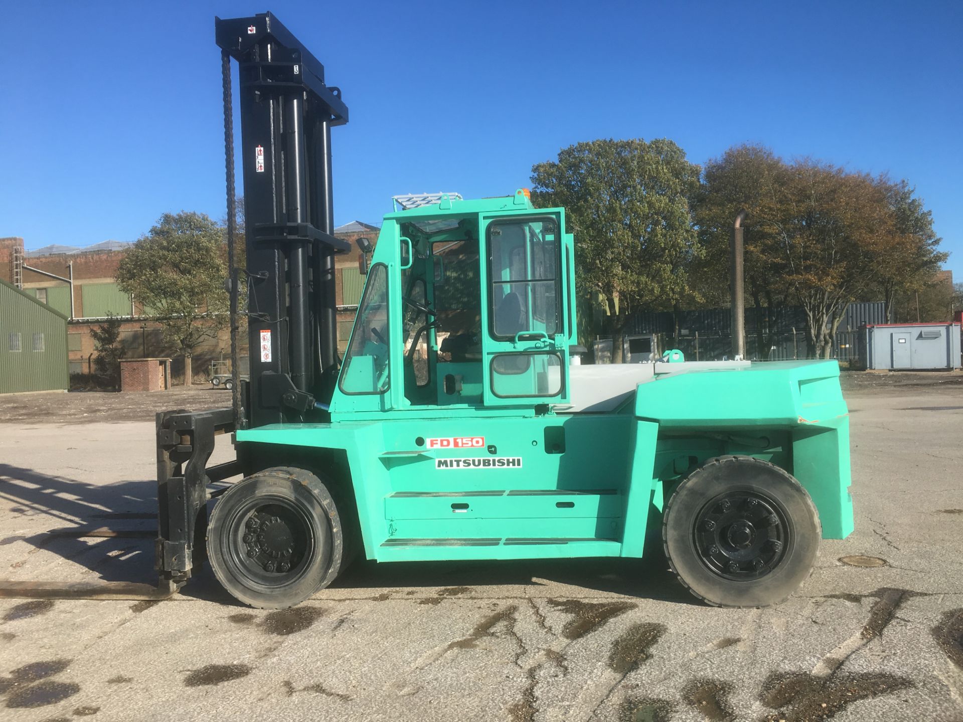 * Mitsubishi FD150 15 tonne Forklift A 1999 Mitsubishi Model FD150 15 tonne capacity