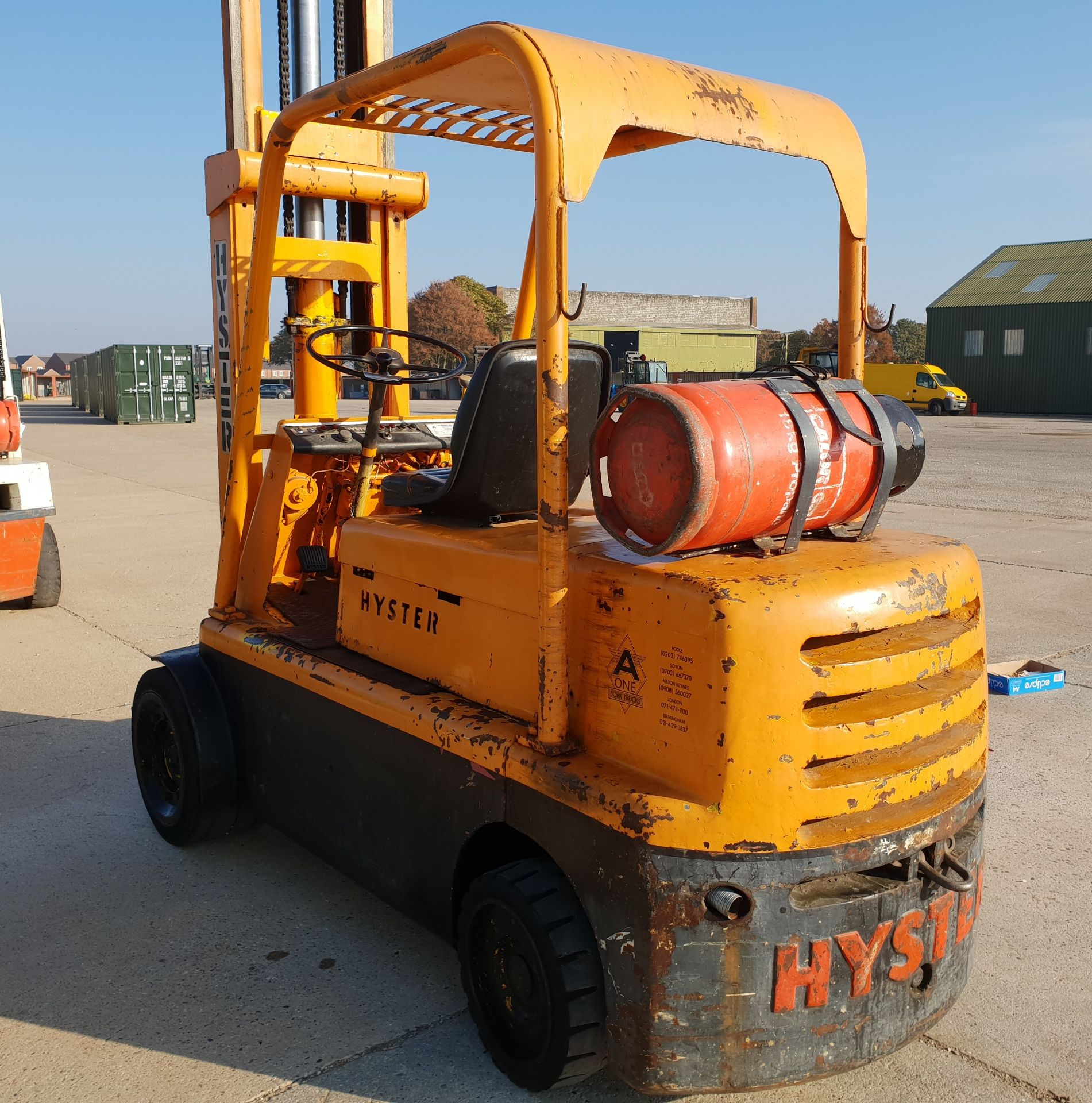 * Hyster Model S100 Gas Powered JIB Truck s/no 1034909; duplex mast; 10,000lb@ 24'' LC; max height - Image 3 of 6