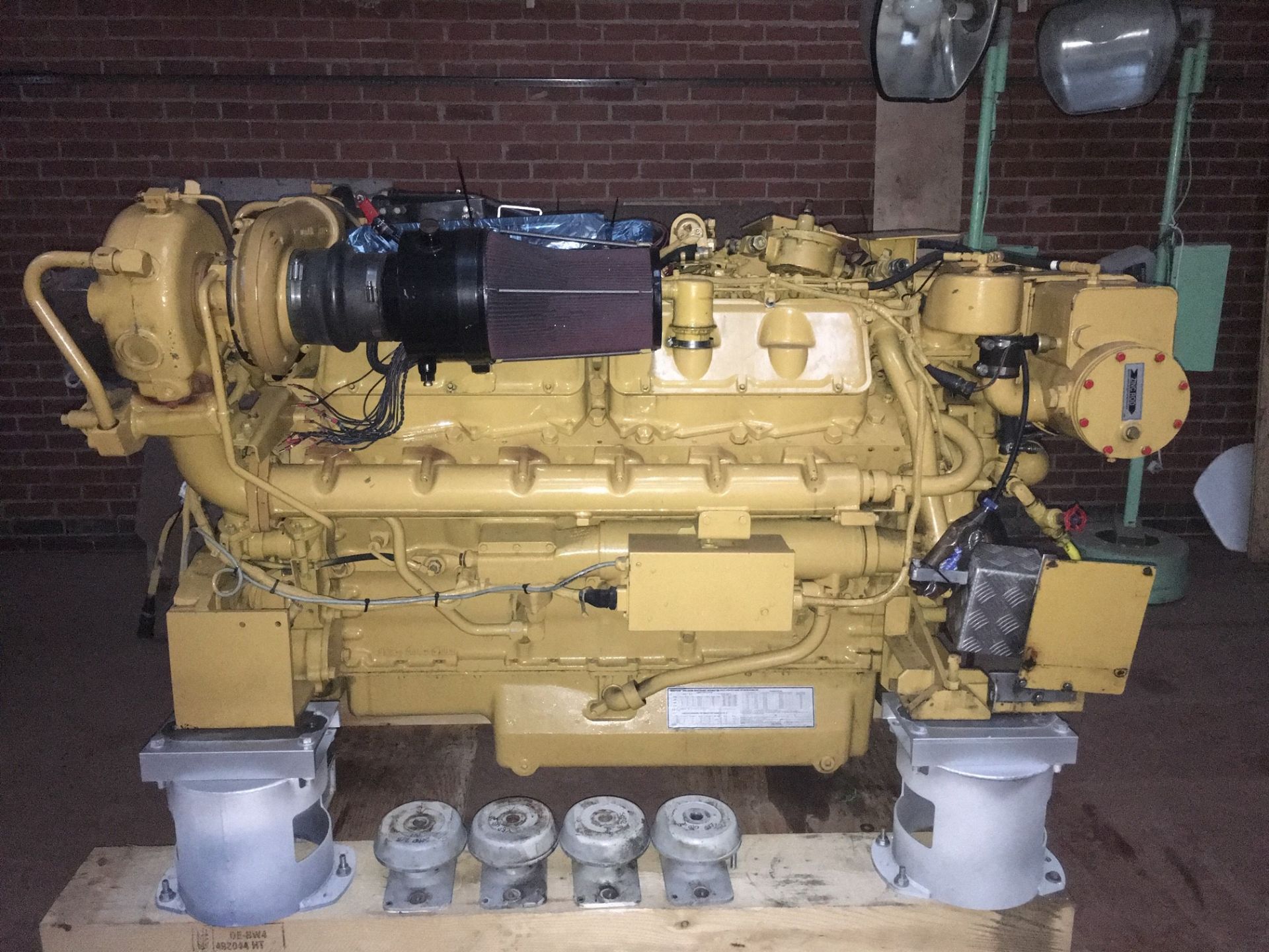 * Caterpillar V12 Marine Diesel Engine A Caterpillar V12 1250HP Marine Diesel Engine - very low - Image 2 of 7