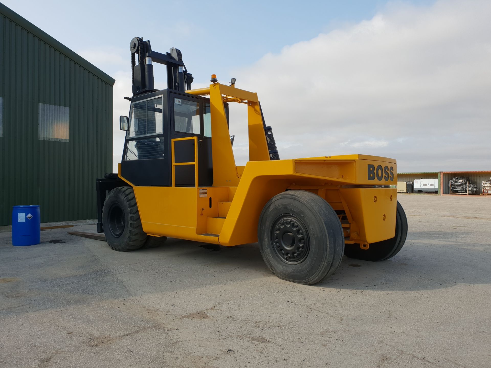 * Lancer Boss 28 Tonne Forklift Truck (refurbished). Lancer Boss Model 62812GP/MK5A-1 28 tonne - Image 4 of 15