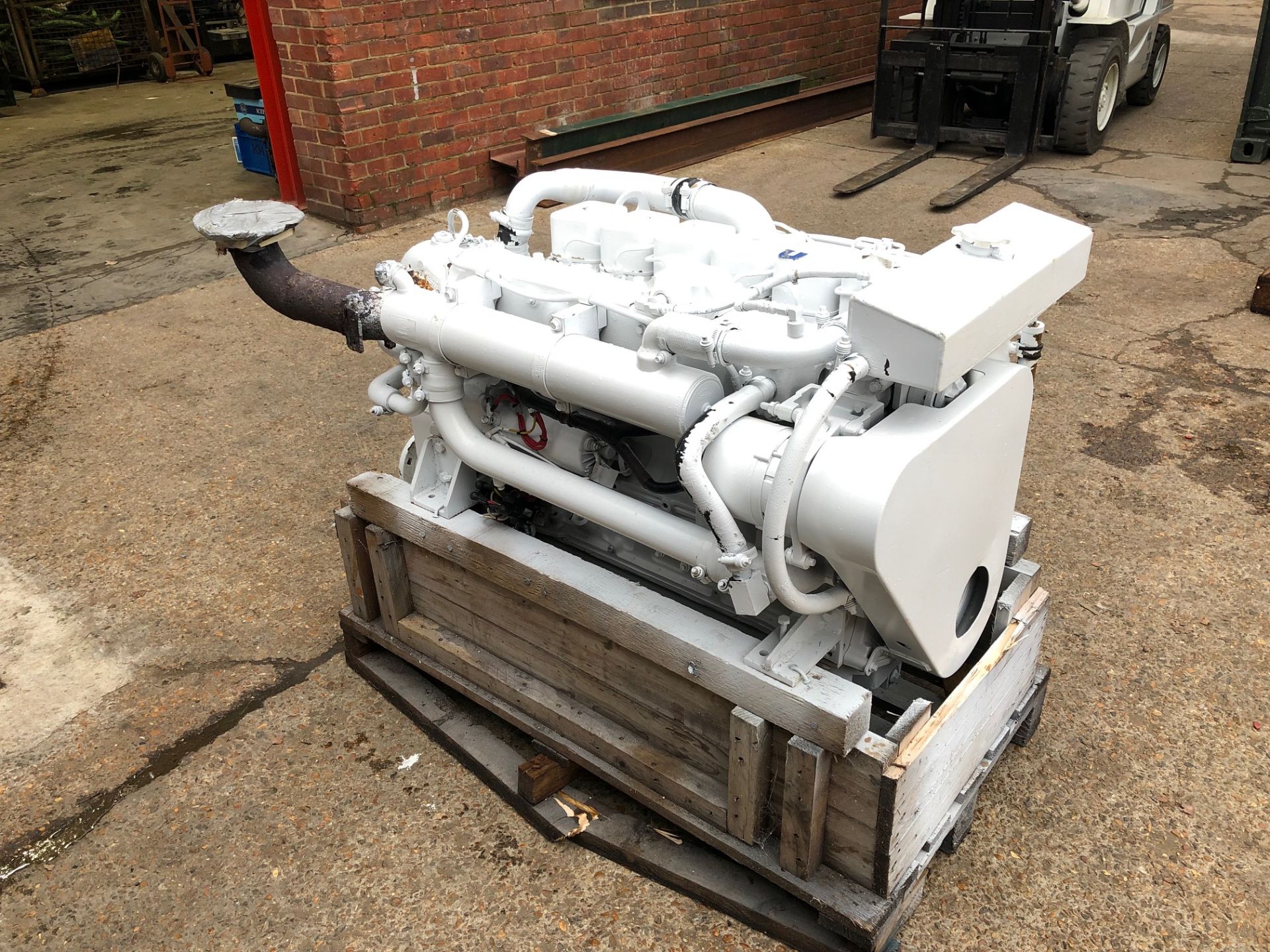 * Cummins 6BT5.9M 210HP Marine Engine and PRM Gearbox A Cummins 6BT5.9M Marine Diesel Engine 210HP - Image 5 of 11