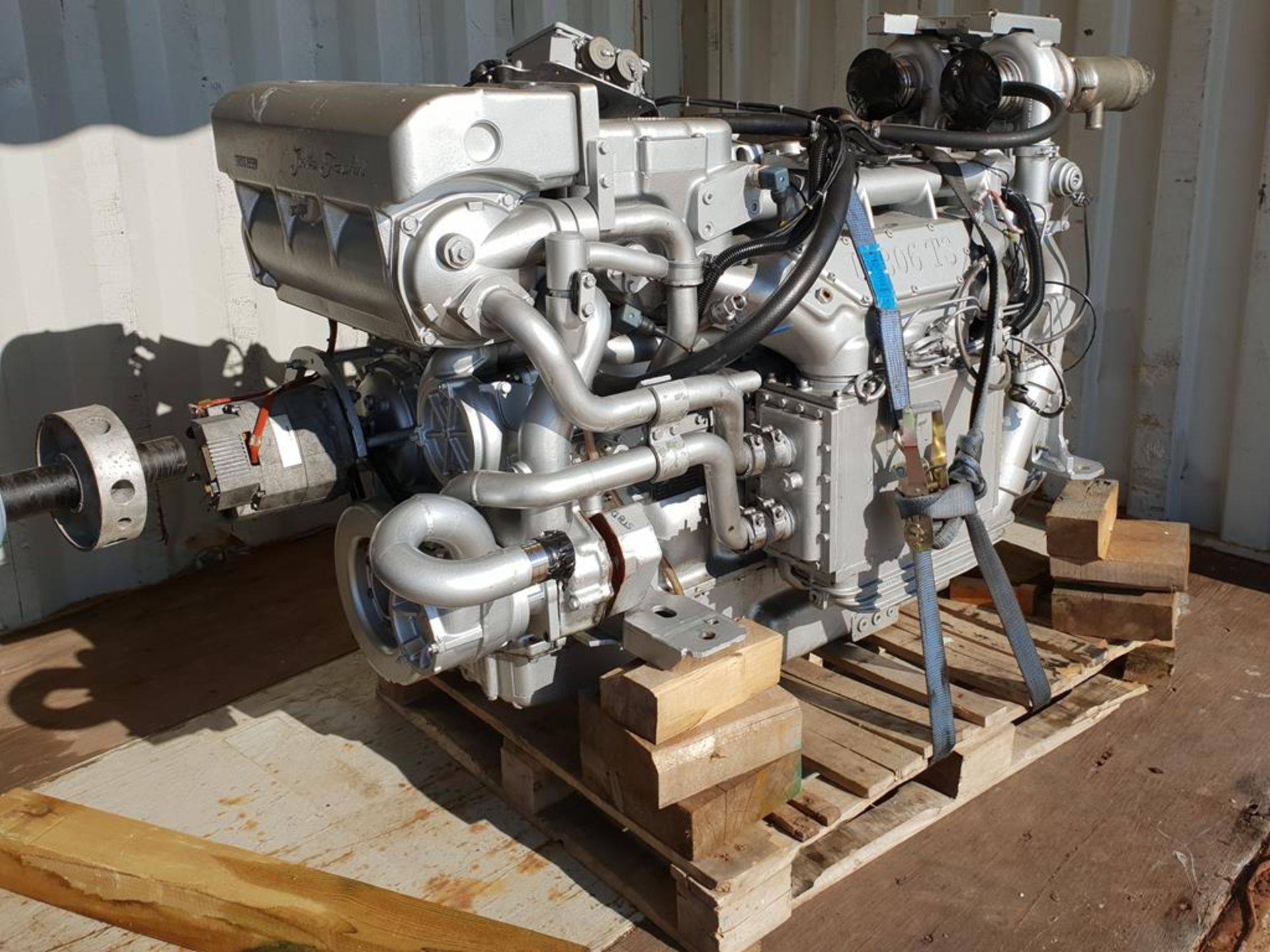 * A 2007 Isotta Fraschini model L1306 TSMSD 6 cylinder Turbo Diesel Marine Engine c/w Gearbox ZF - Image 4 of 8