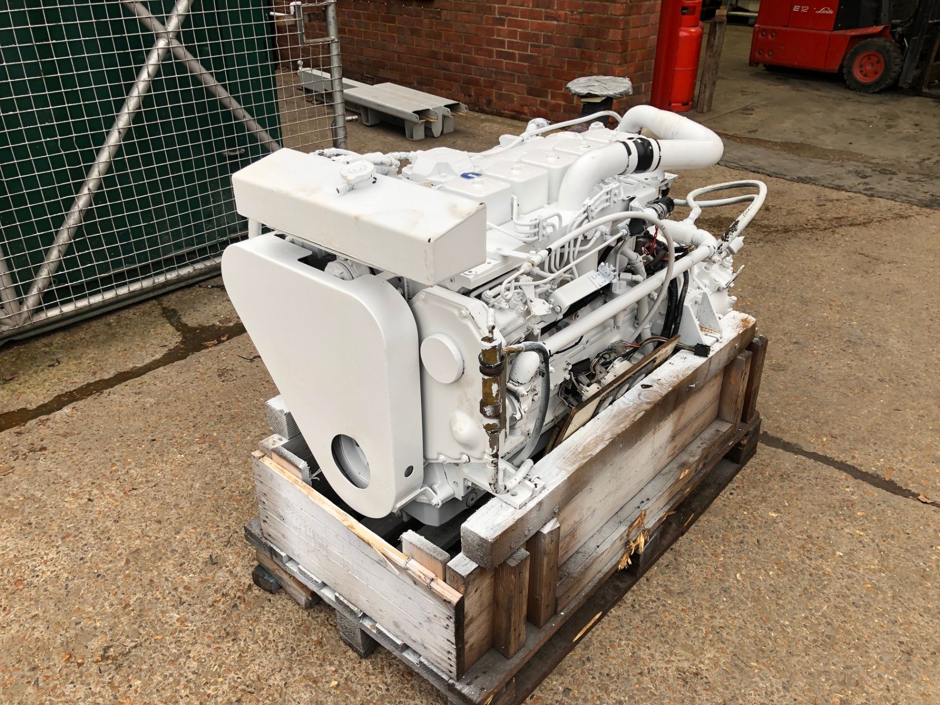 * Cummins 6BT5.9M 210HP Marine Engine and PRM Gearbox A Cummins 6BT5.9M Marine Diesel Engine 210HP - Image 9 of 11