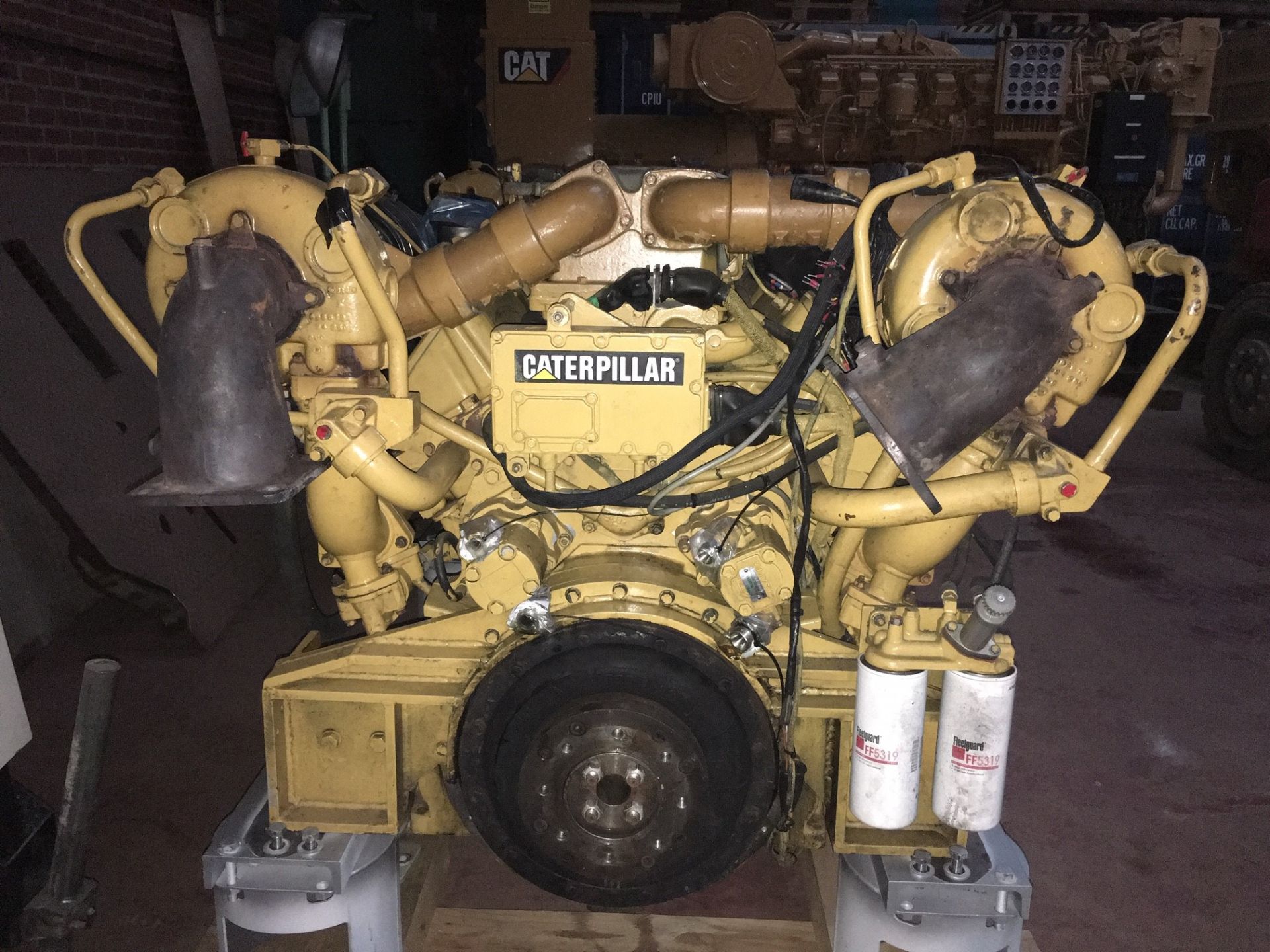 * Caterpillar V12 Marine Diesel Engine A Caterpillar V12 1250HP Marine Diesel Engine - very low - Image 4 of 7