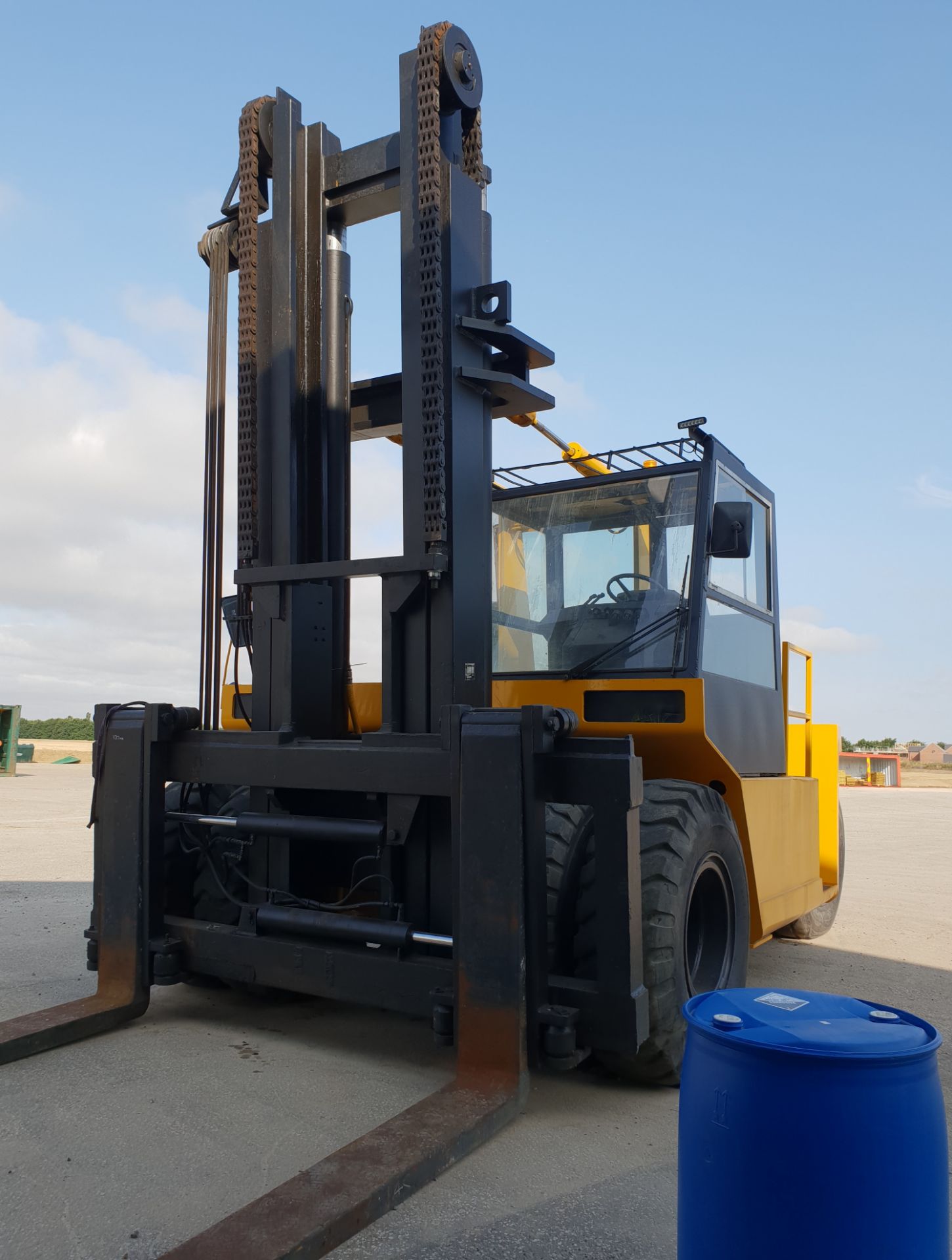 * Lancer Boss 28 Tonne Forklift Truck (refurbished). Lancer Boss Model 62812GP/MK5A-1 28 tonne - Image 8 of 15