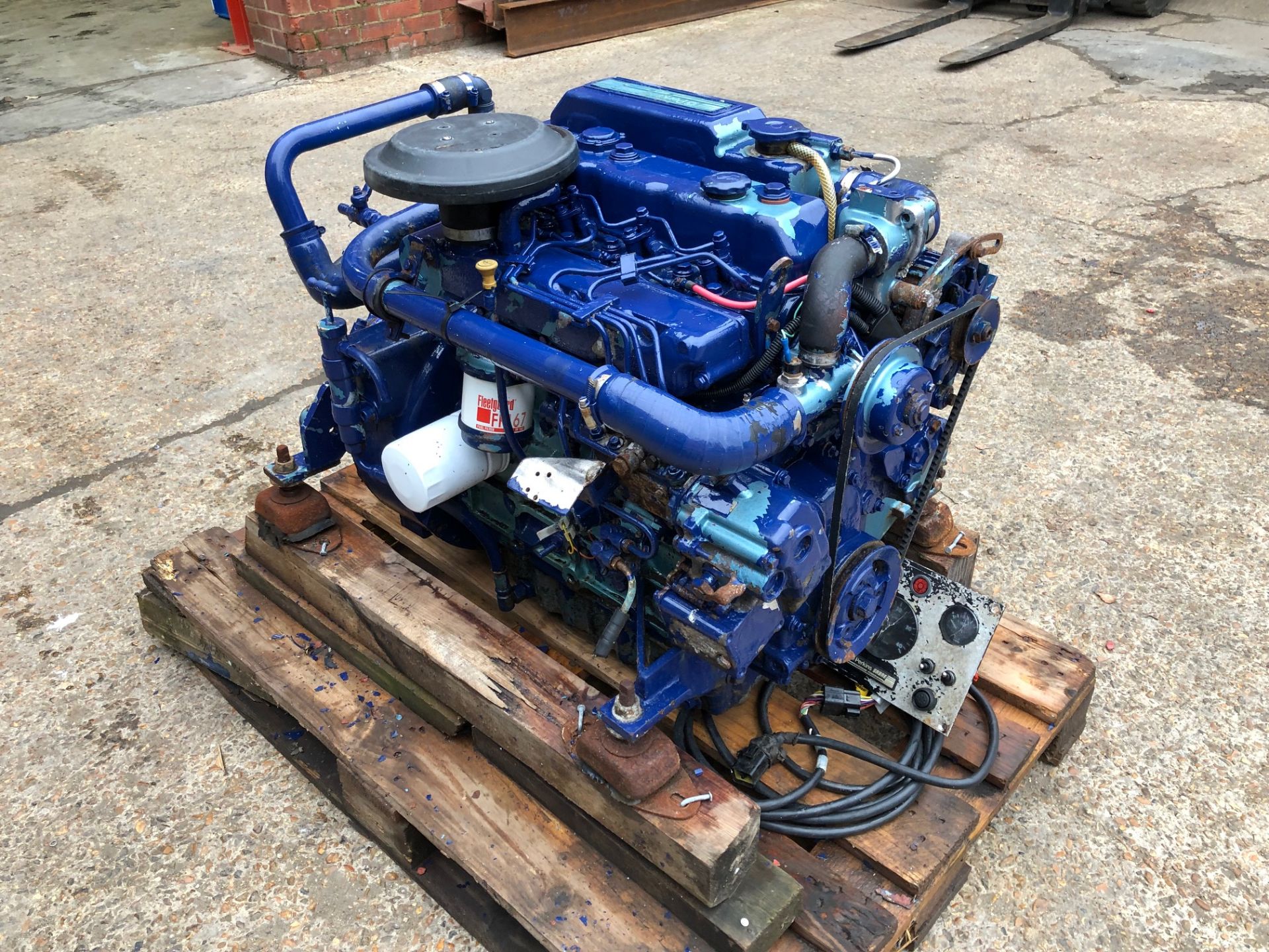 * Perkins M65/05 Marine Engine and Gearbox And Another Perkins Engine For Spares A Perkins M65/05 - Image 6 of 17