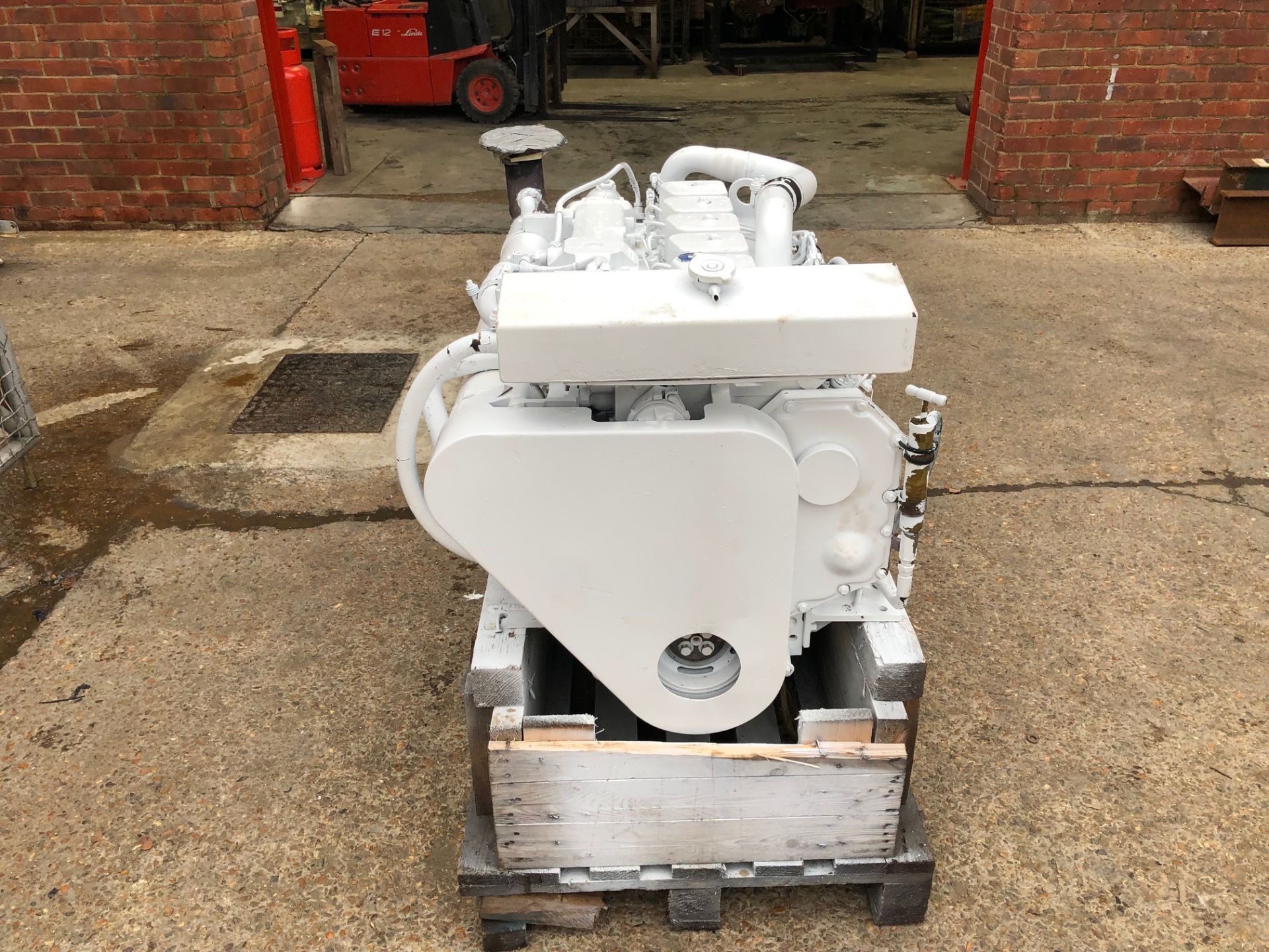 * Cummins 6BT5.9M 210HP Marine Engine and PRM Gearbox A Cummins 6BT5.9M Marine Diesel Engine 210HP - Image 6 of 11