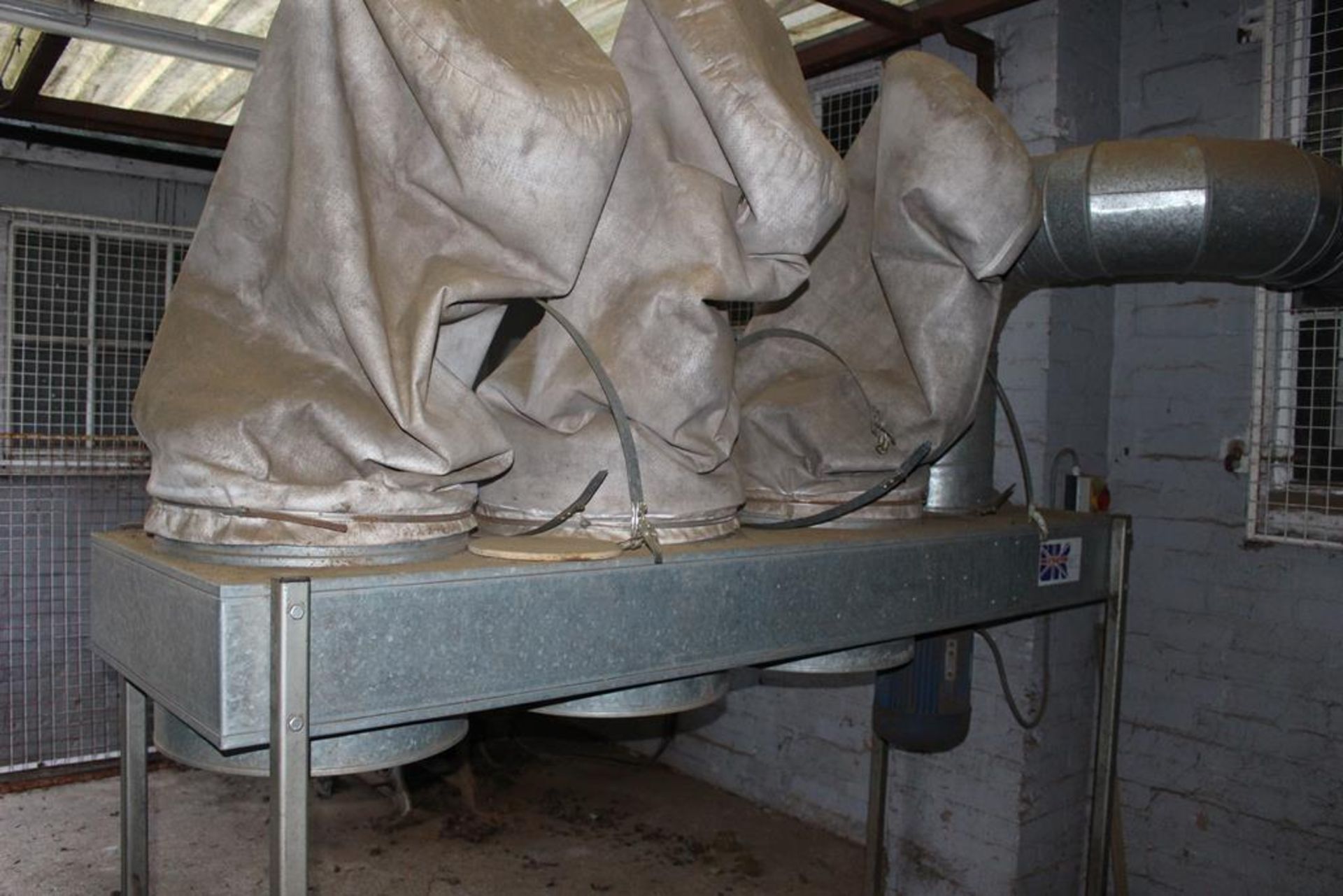 * UK Extraction 3 Bag Dust Extraction Plant A UK Extraction 3 Bag Dust Extraction Plant. Please note - Image 2 of 3