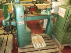 * Union Graduate Woodworking Lathe 240V 36'' Bed comes with Assorted Turning Chisels. Please note