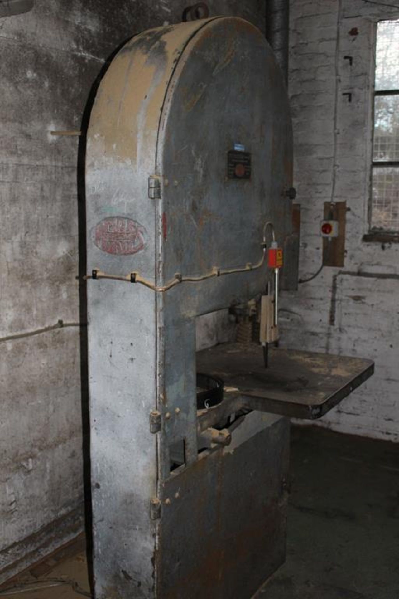 * Pickles Vertical Bandsaw A Pickles 3 phase Vertical Bandsaw S/N 4435. Please note this lot is - Image 3 of 5