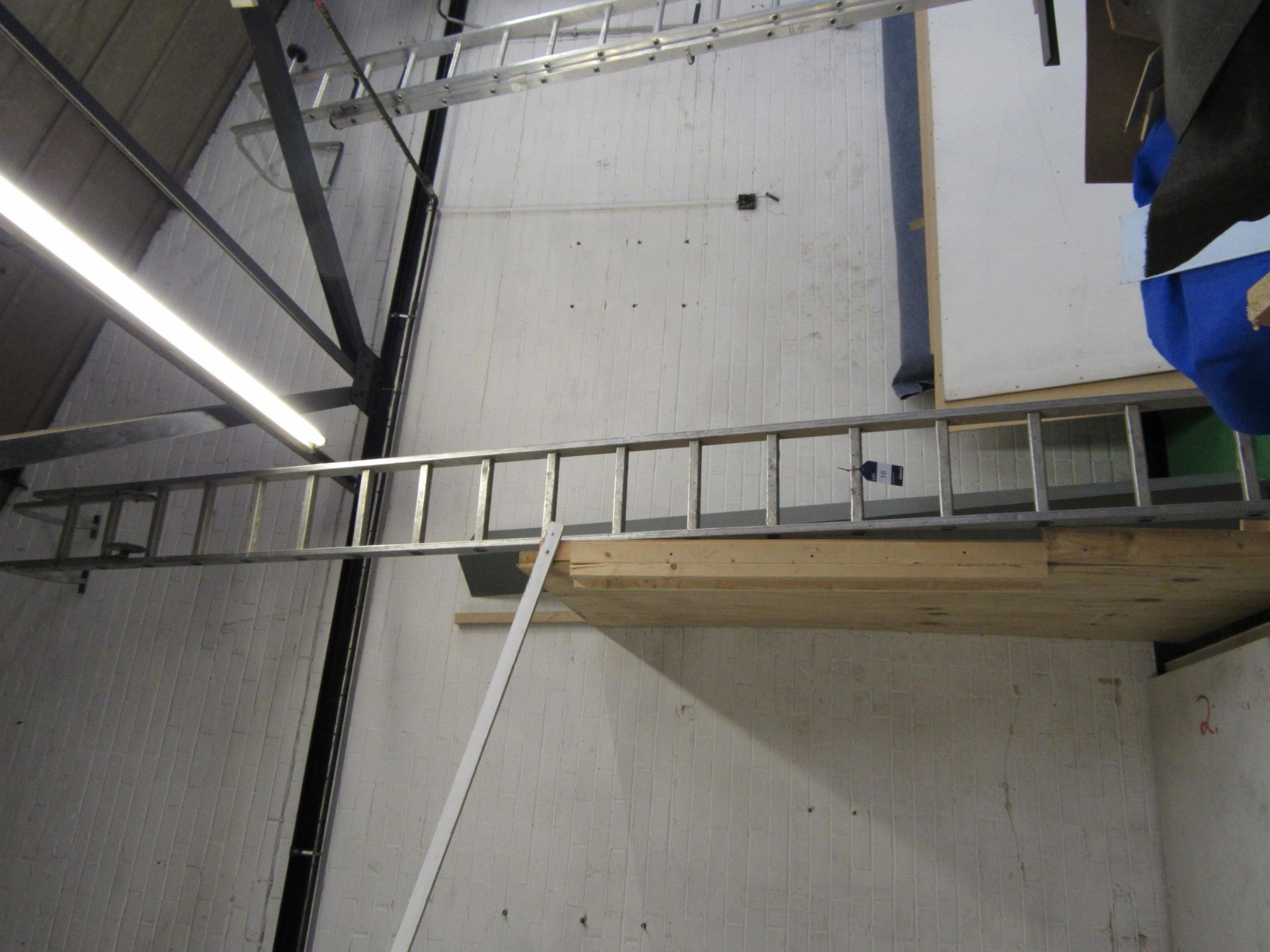 19 Stave Roof Ladder - Image 2 of 2