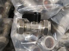 1000 Z0687 22mm Chrome Isolating Valve with Handle