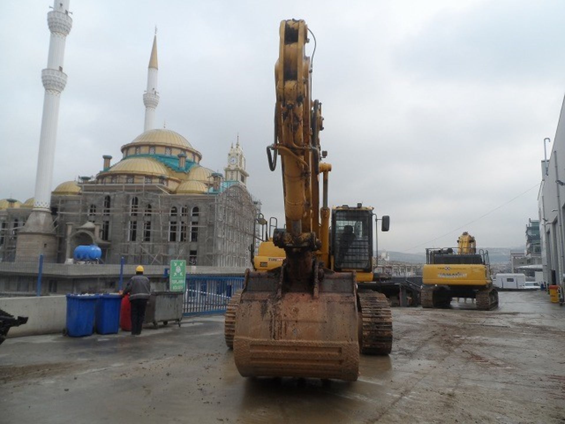 Komatsu PC550LC-8 Tracked Excavator - Image 3 of 36