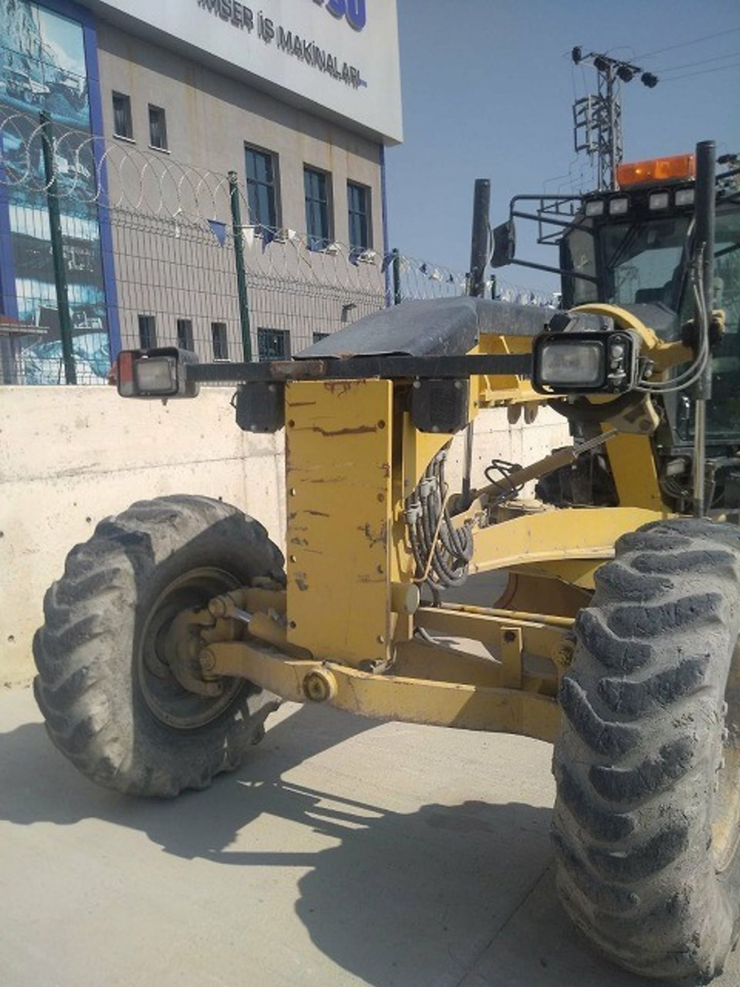 Komatsu GD555-5 Motor Grader - Image 6 of 16