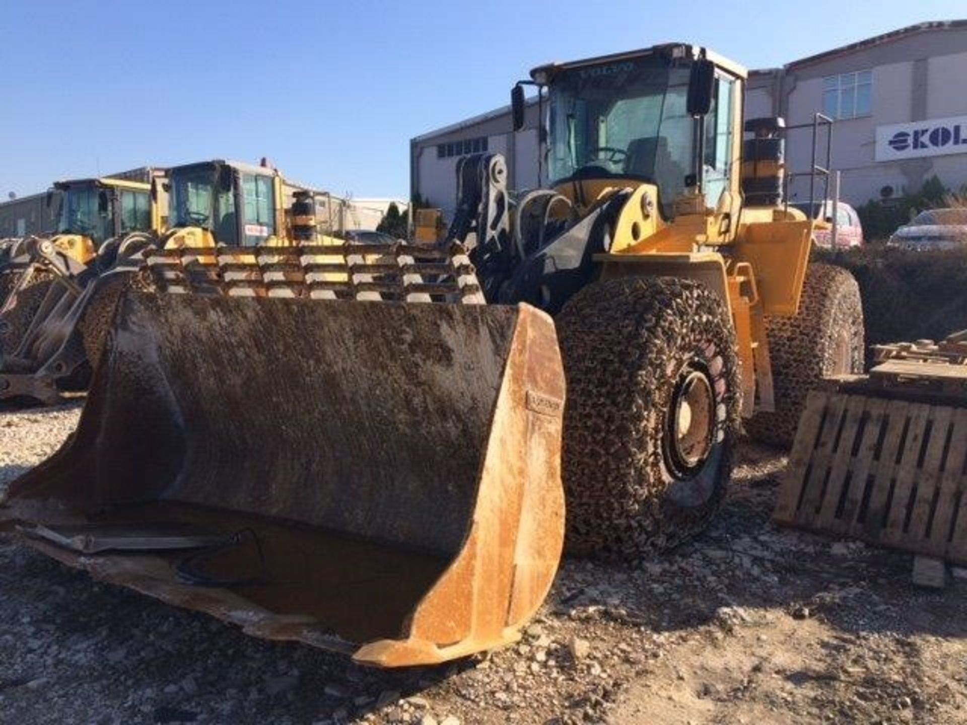 Volvo L220F Wheeled Loader - Image 7 of 8