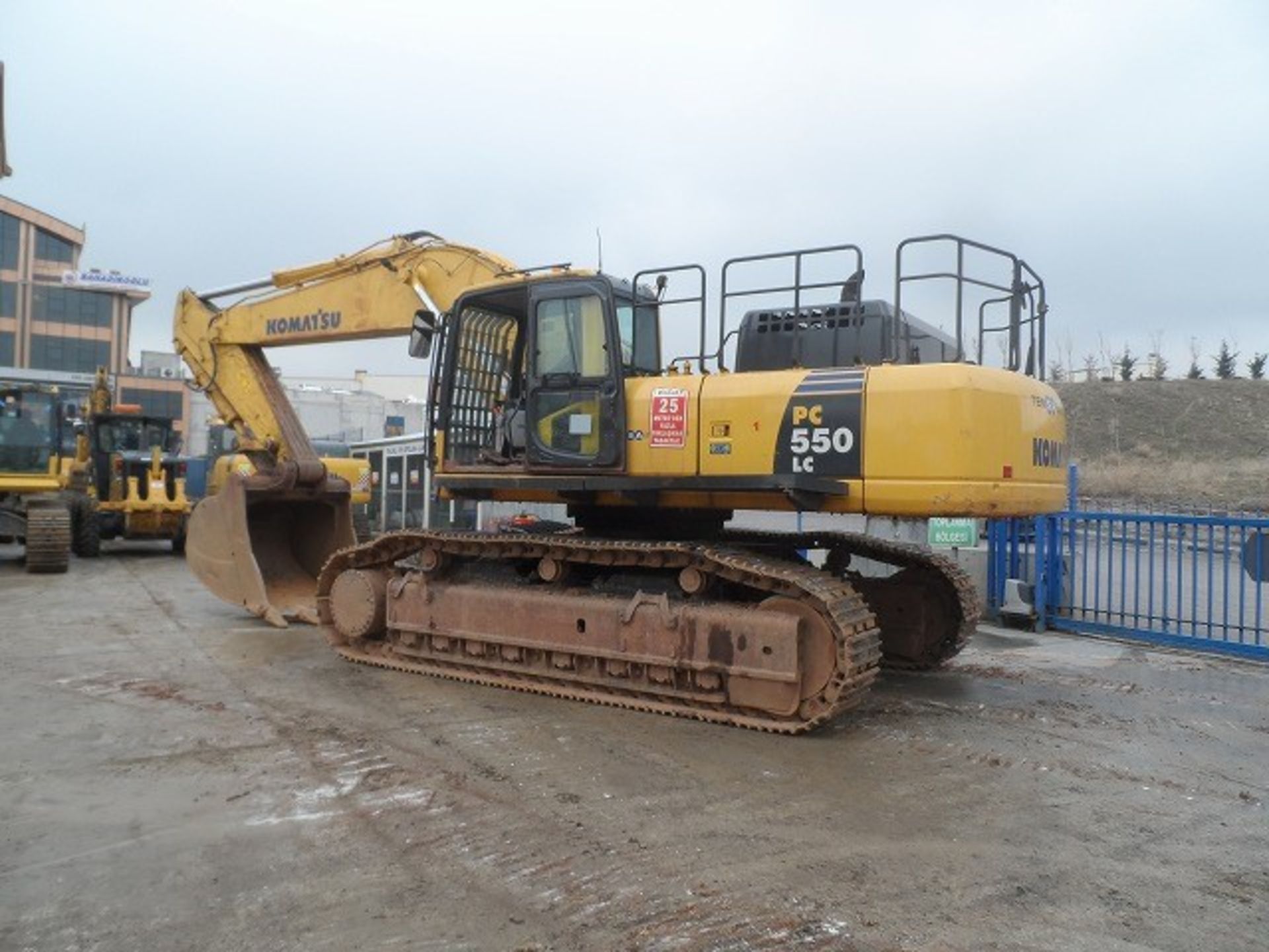 Komatsu PC550LC-8 Tracked Excavator - Image 6 of 36