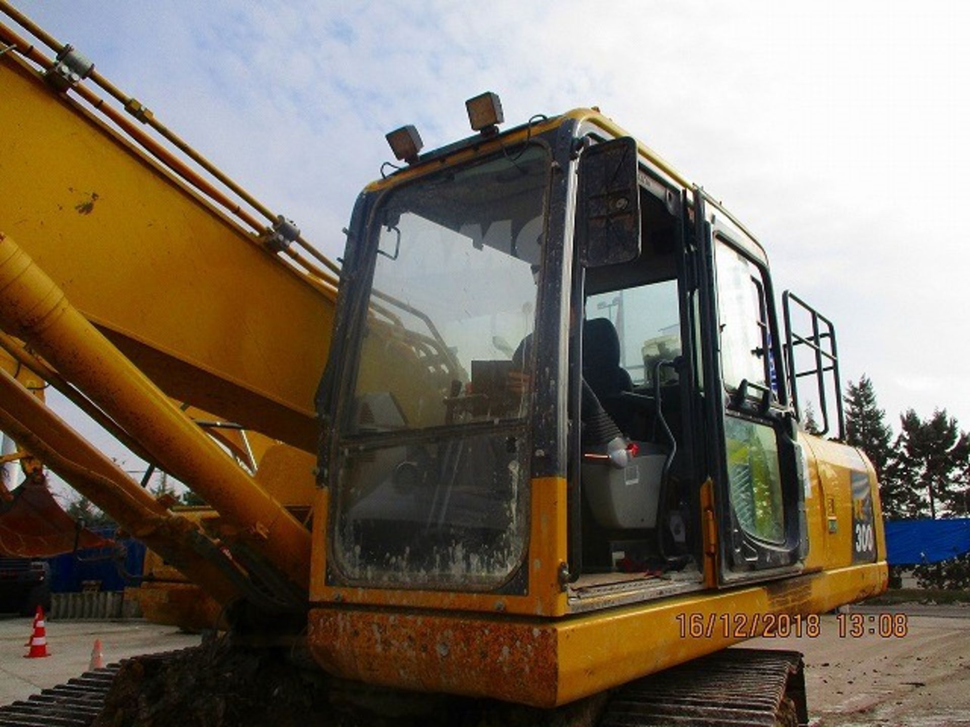 Komatsu PC300-8 Tracked Excavator - Image 7 of 31