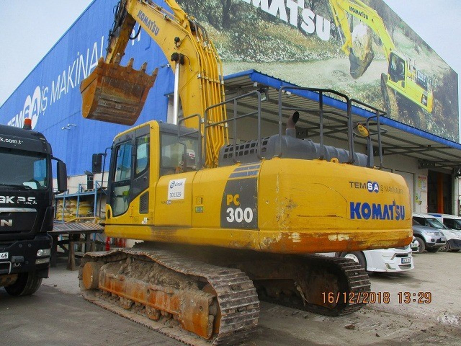 Komatsu PC300-8 Tracked Excavator