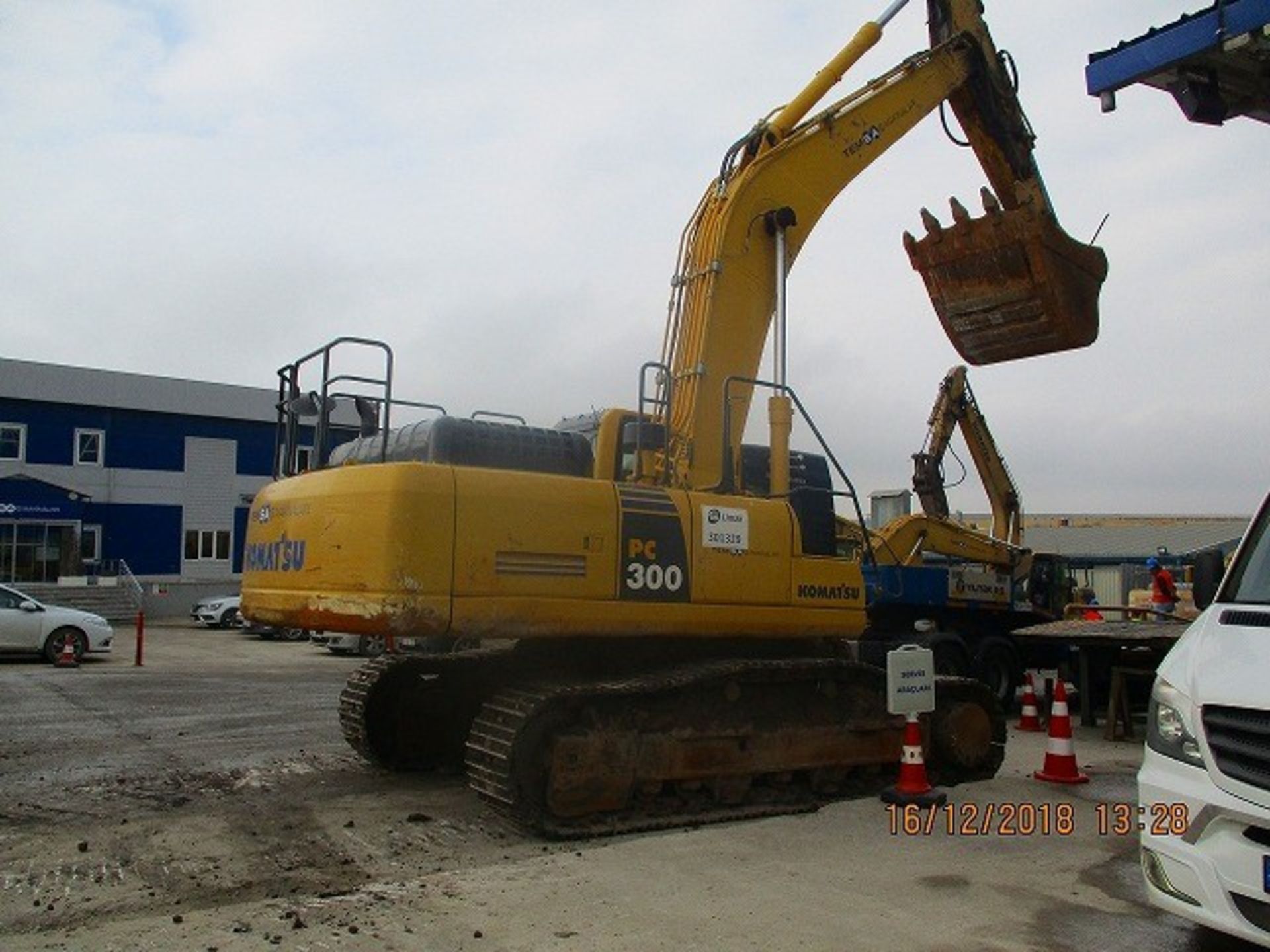 Komatsu PC300-8 Tracked Excavator - Image 2 of 31