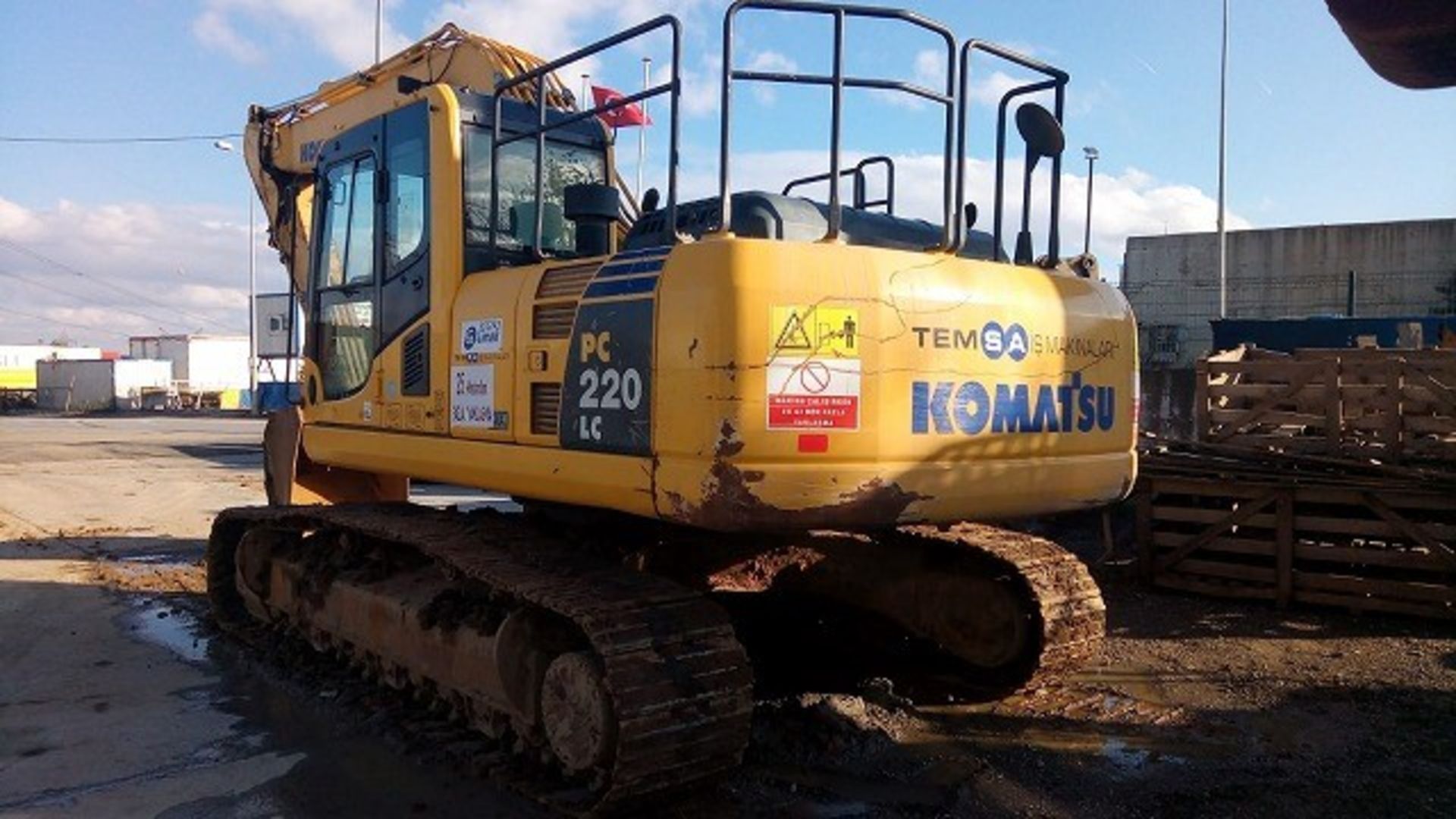 Komatsu PC220-8 Tracked Excavator - Image 7 of 10