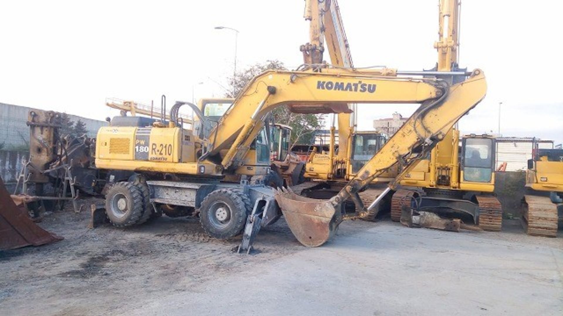 Komatsu PW180-7 Wheeled Excavator - Image 3 of 29