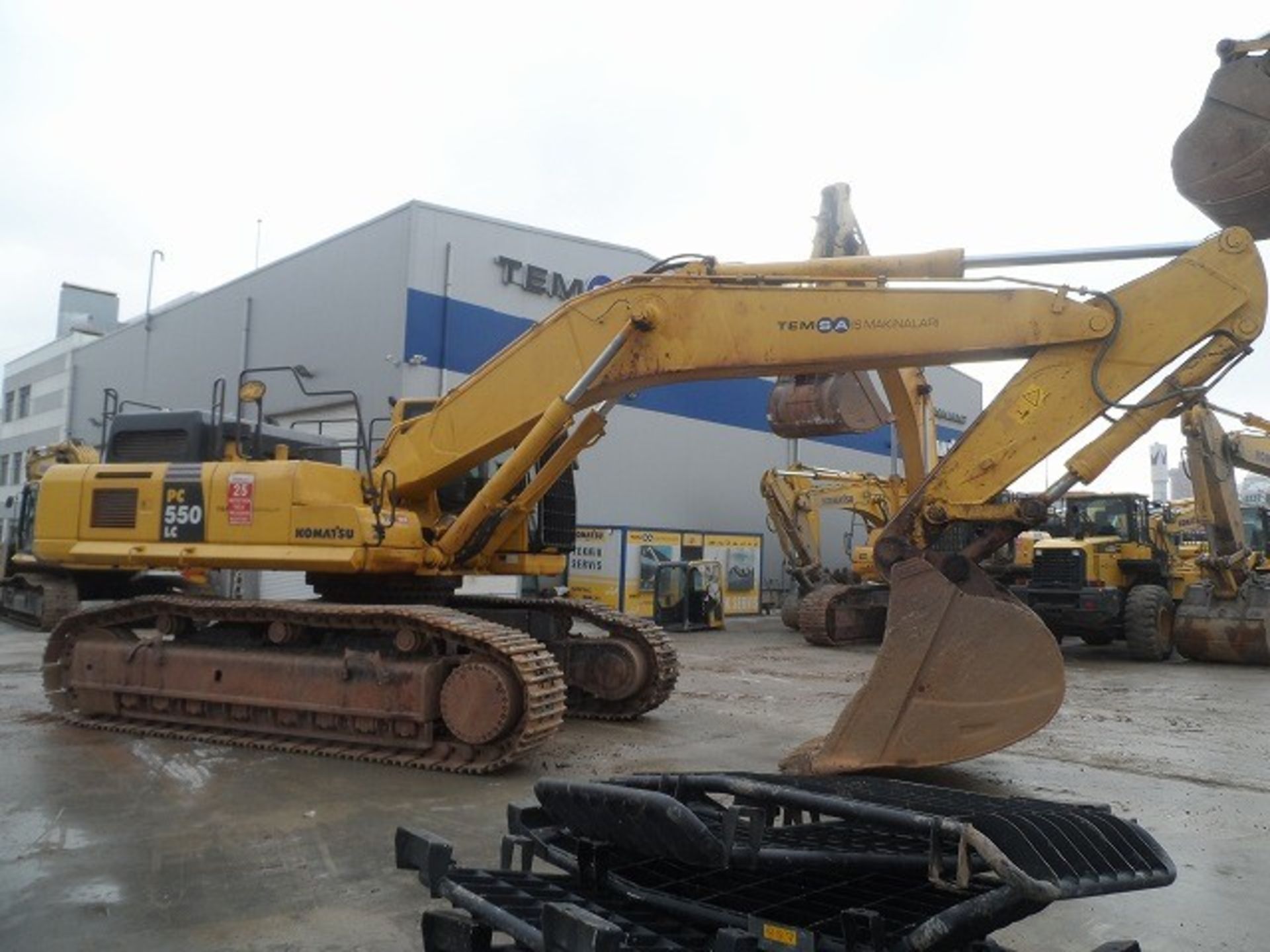 Komatsu PC550LC-8 Tracked Excavator - Image 4 of 36