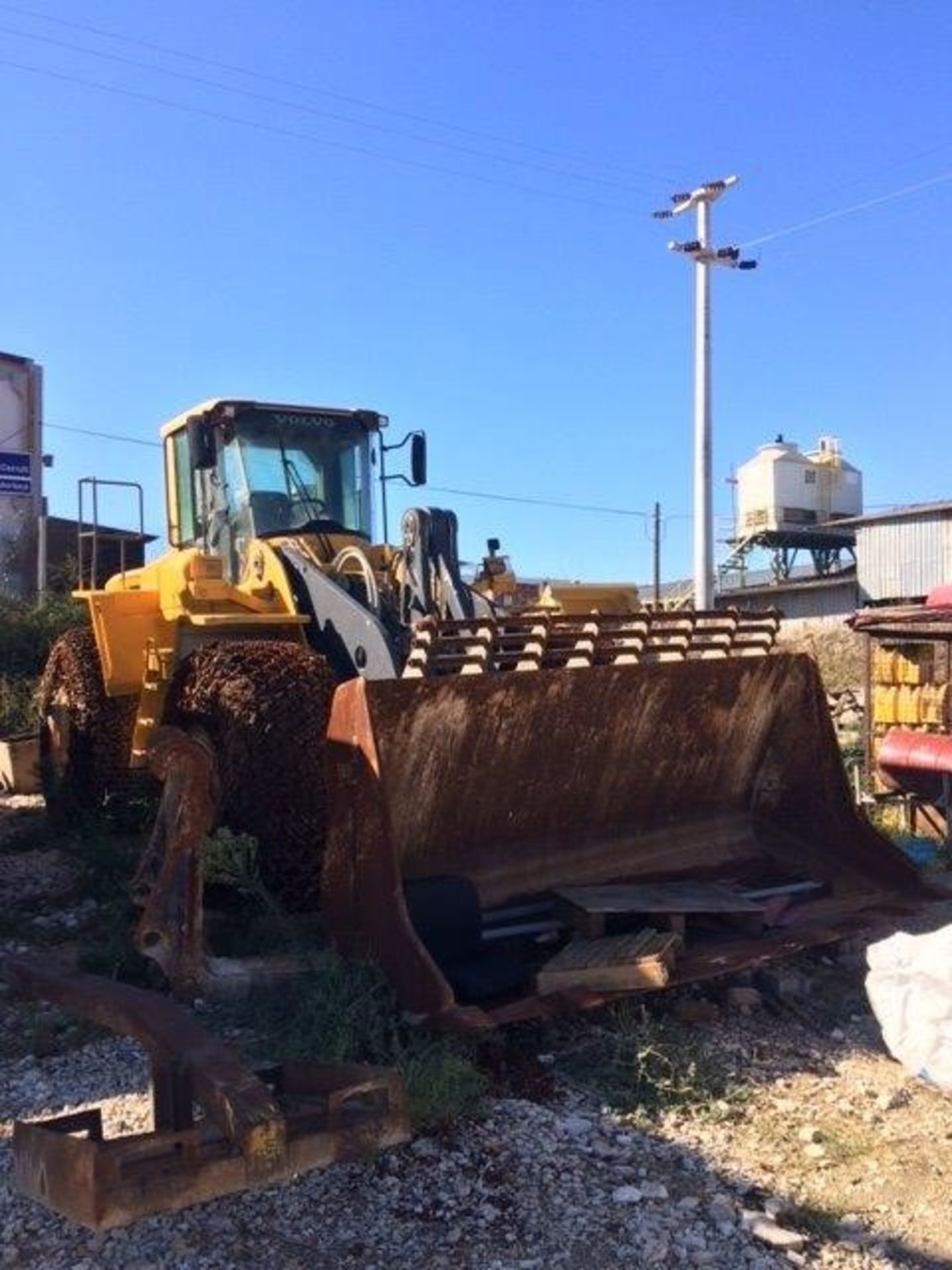 Volvo L220F Wheeled Loader - Image 4 of 8