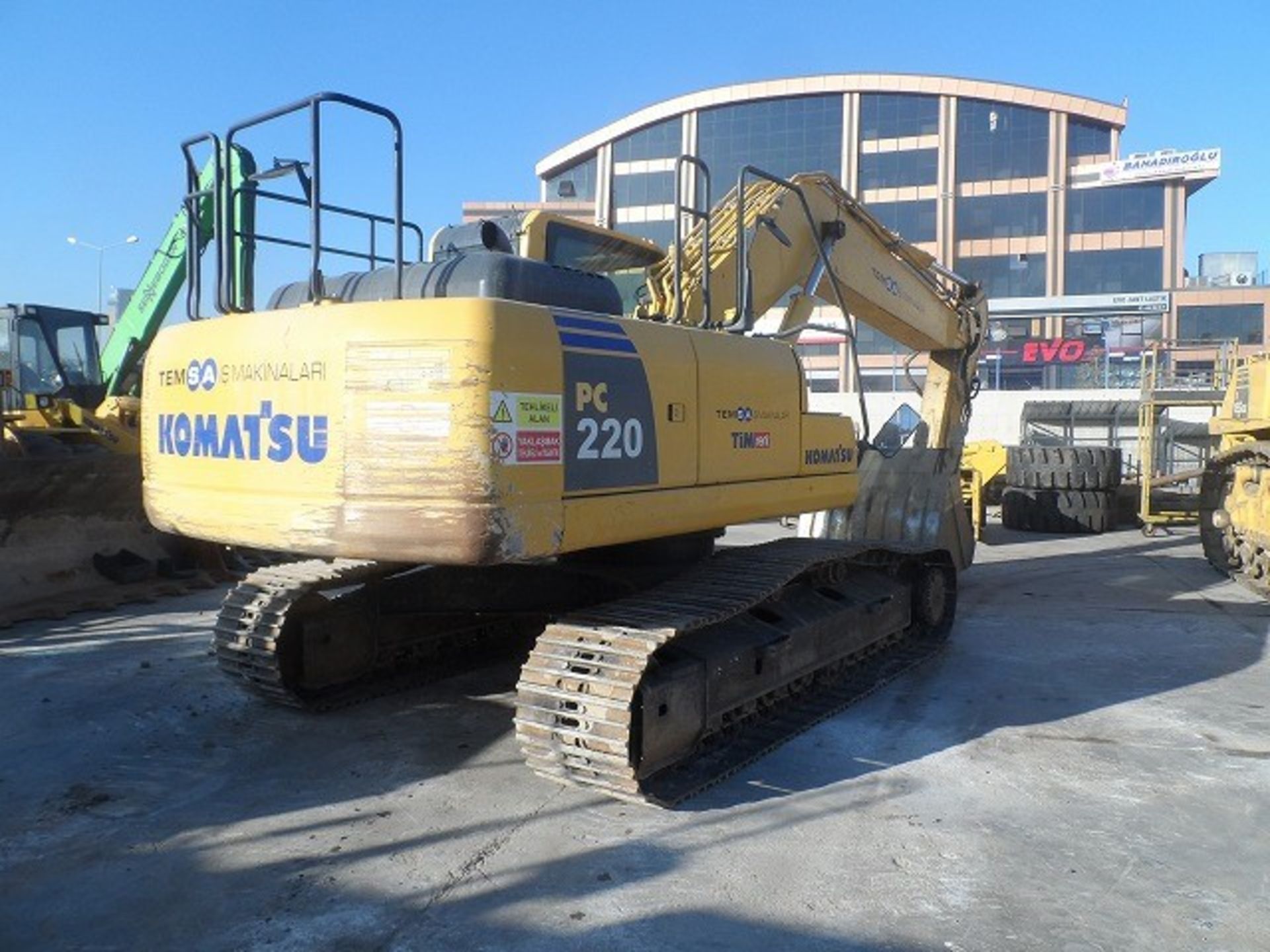 Komatsu PC220-8 Tracked Excavator - Image 6 of 34