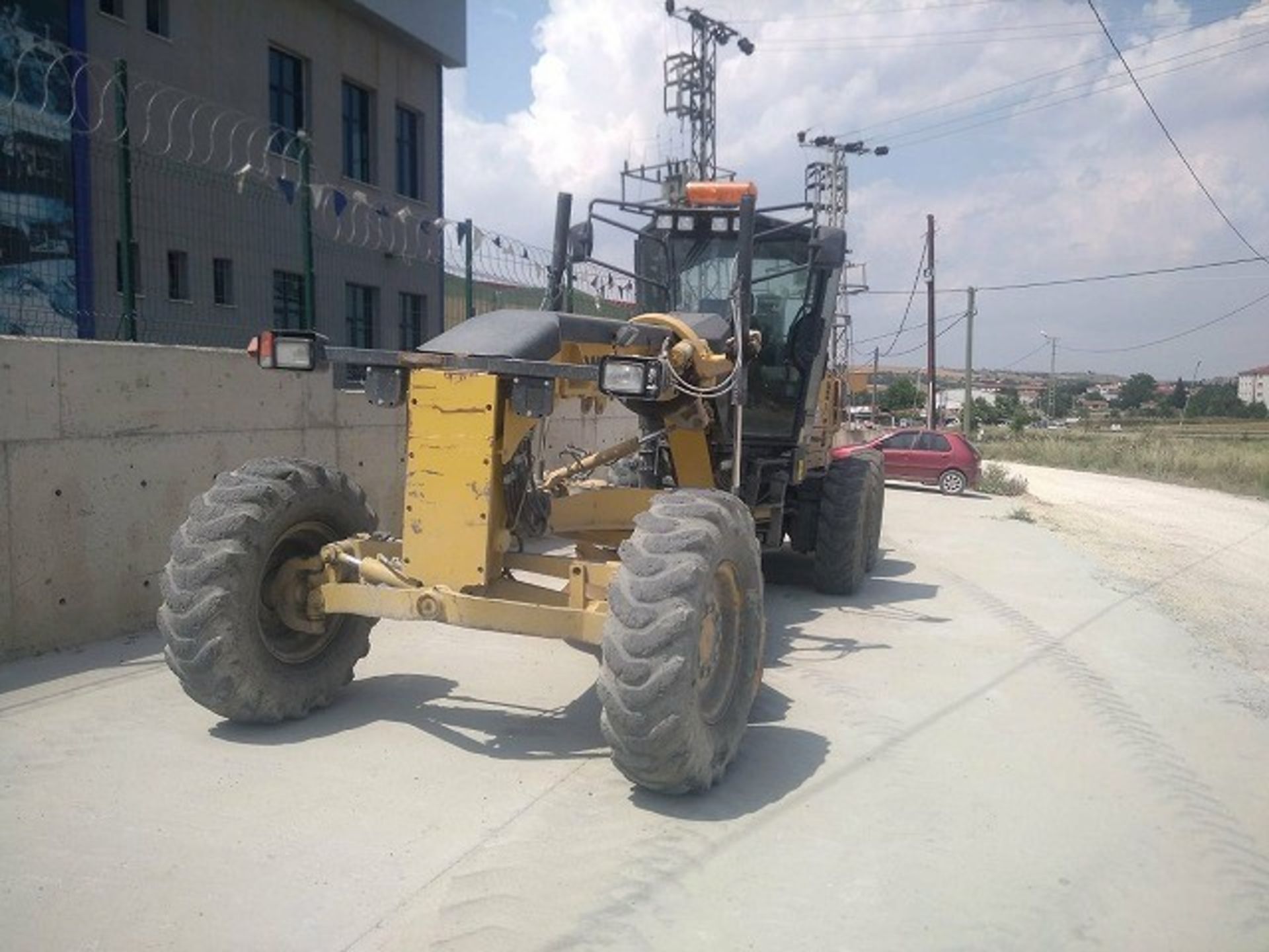 Komatsu GD555-5 Motor Grader - Image 3 of 16