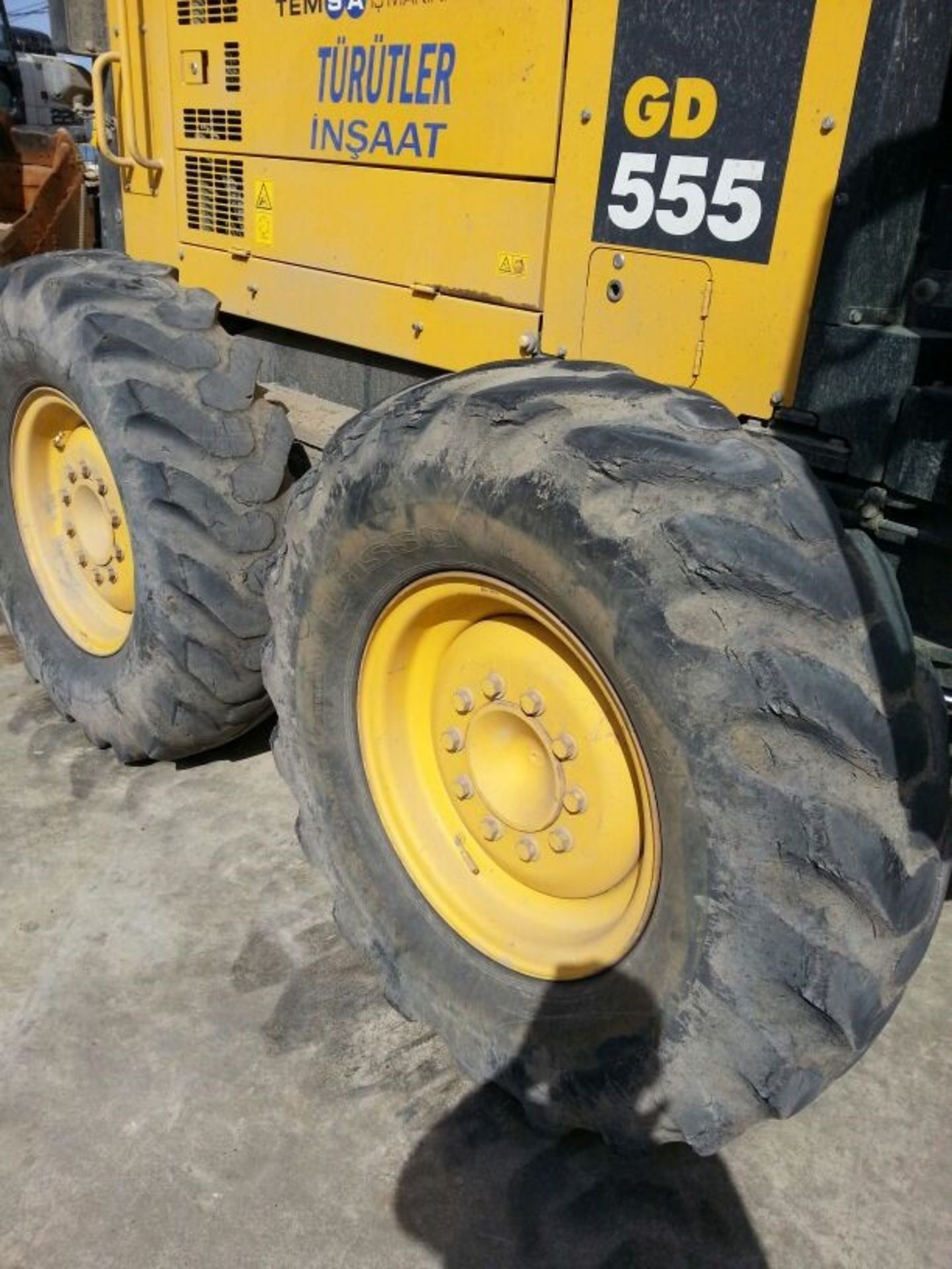 Komatsu GD555-5 Motor Grader - Image 9 of 10