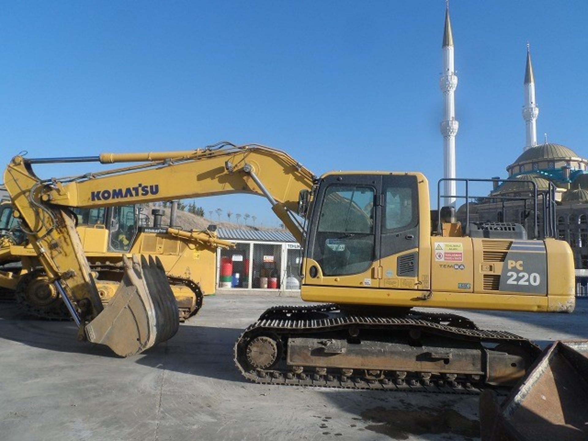 Komatsu PC220-8 Tracked Excavator - Image 2 of 34