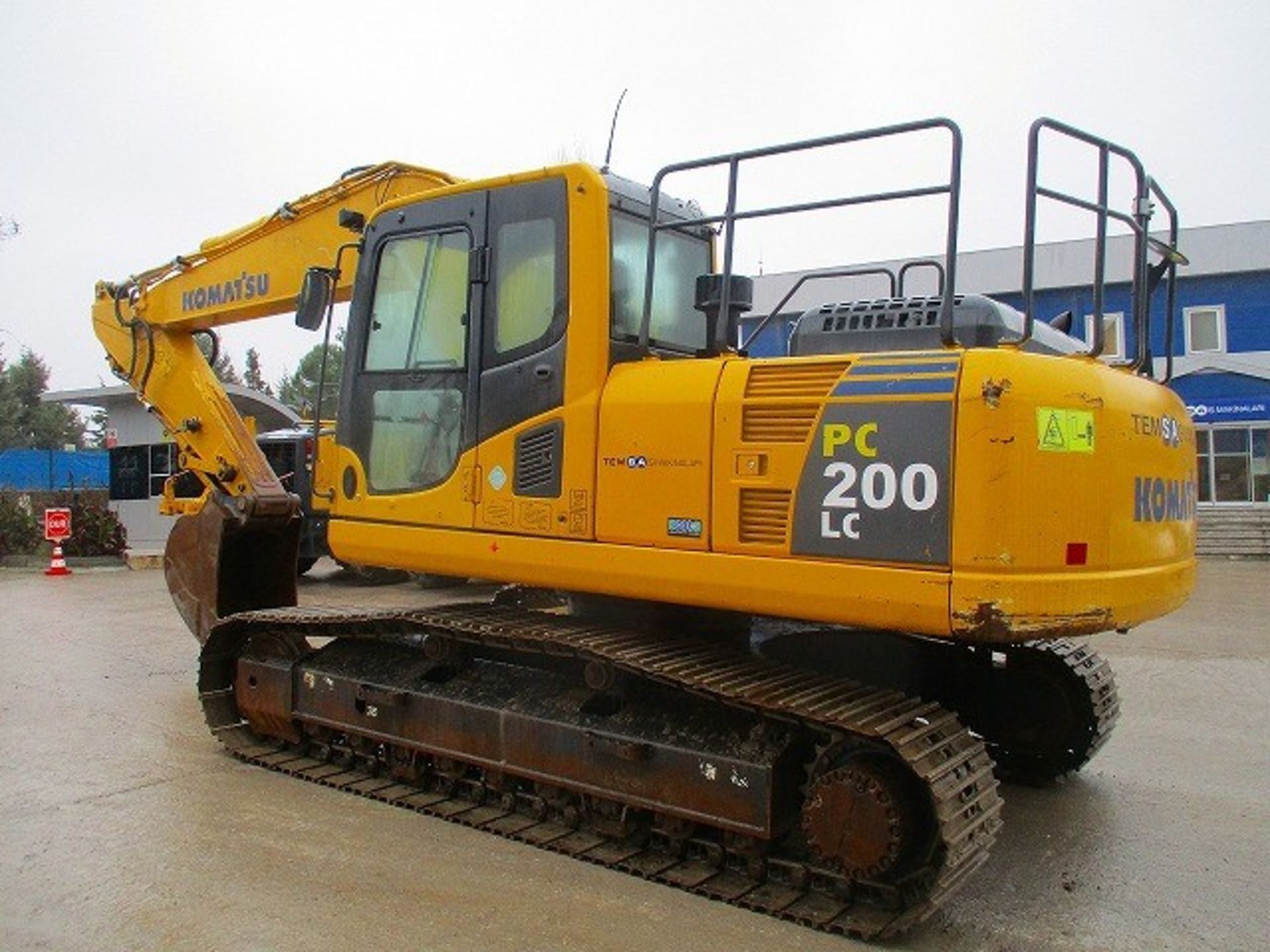 Komatsu PC200LC-8 Tracked Excavator - Image 2 of 24