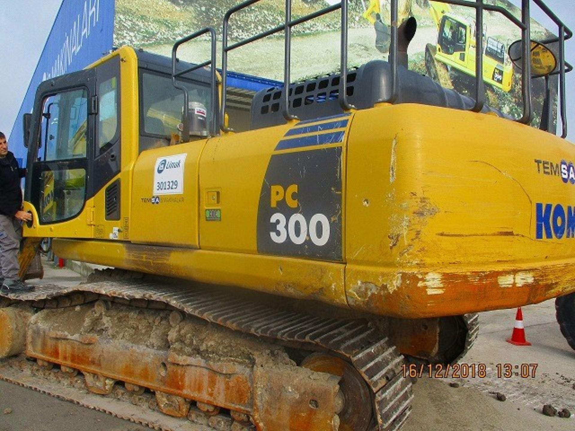 Komatsu PC300-8 Tracked Excavator - Image 4 of 31