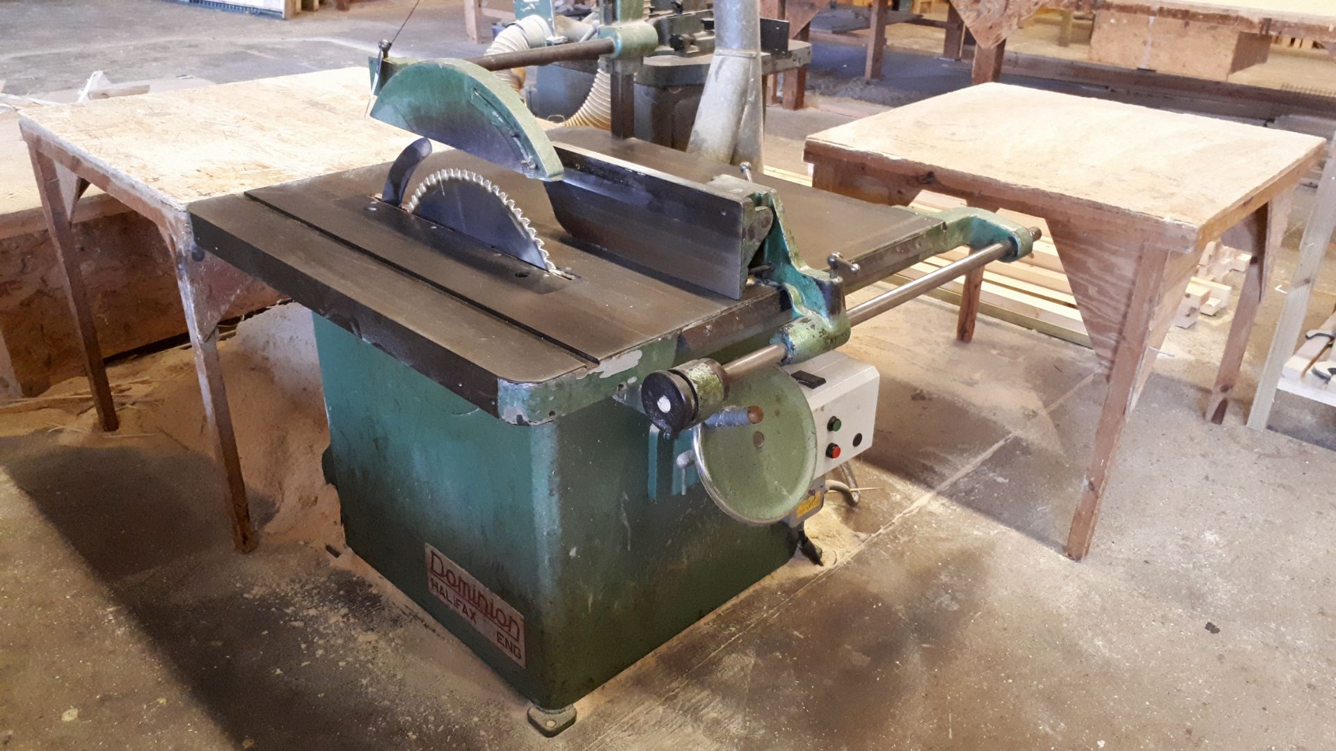 Dominion 500mm type E.F saw bench, Machine number 985. *To be disconnected by qualified engineer - Image 2 of 3