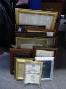 A Selection of Furnishing Prints (est £20-£40)
