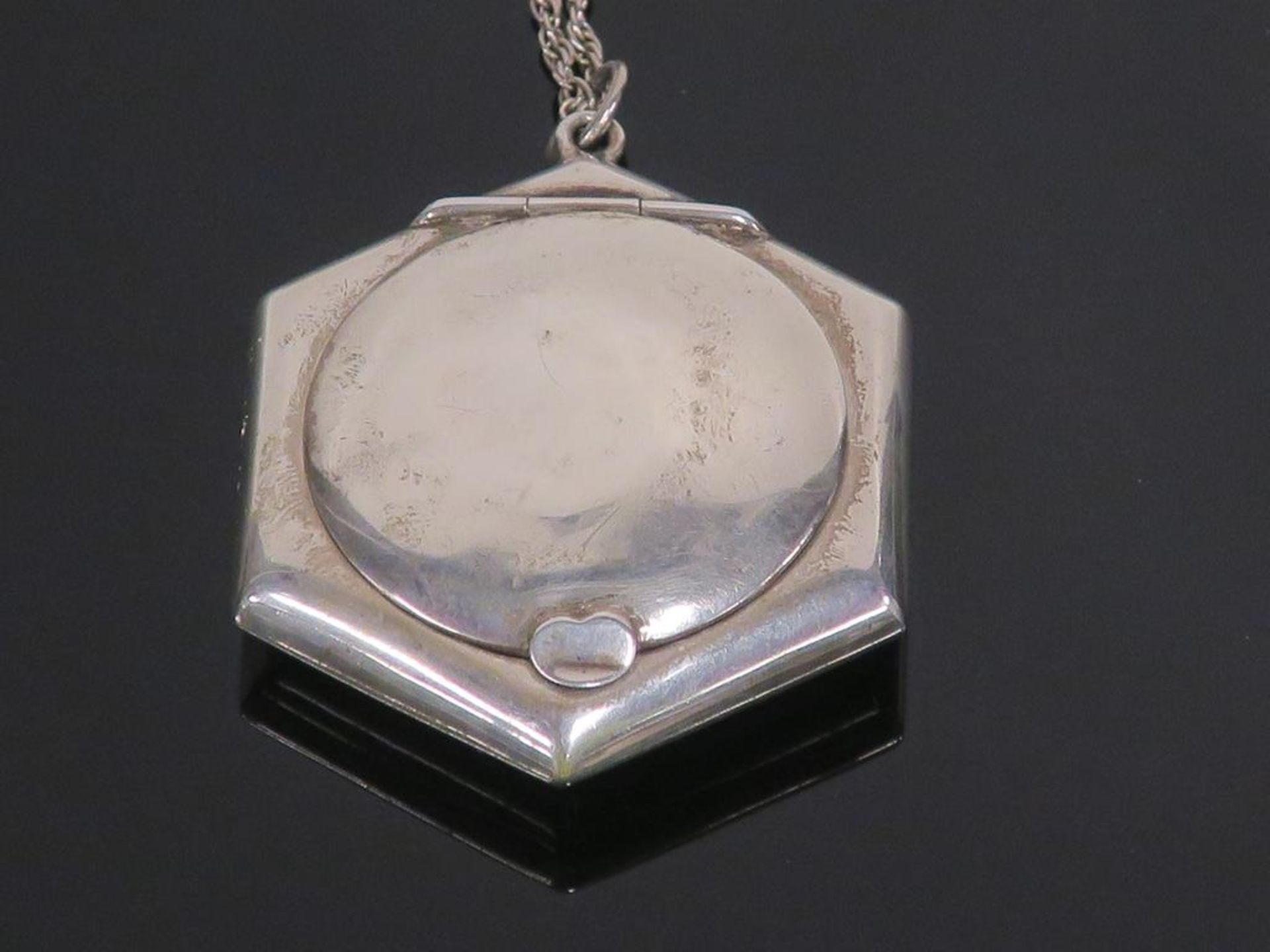 A Vintage Silver (Birmingham 1921) Compact Locket on Silver Chain (est £30-£60) - Image 2 of 3