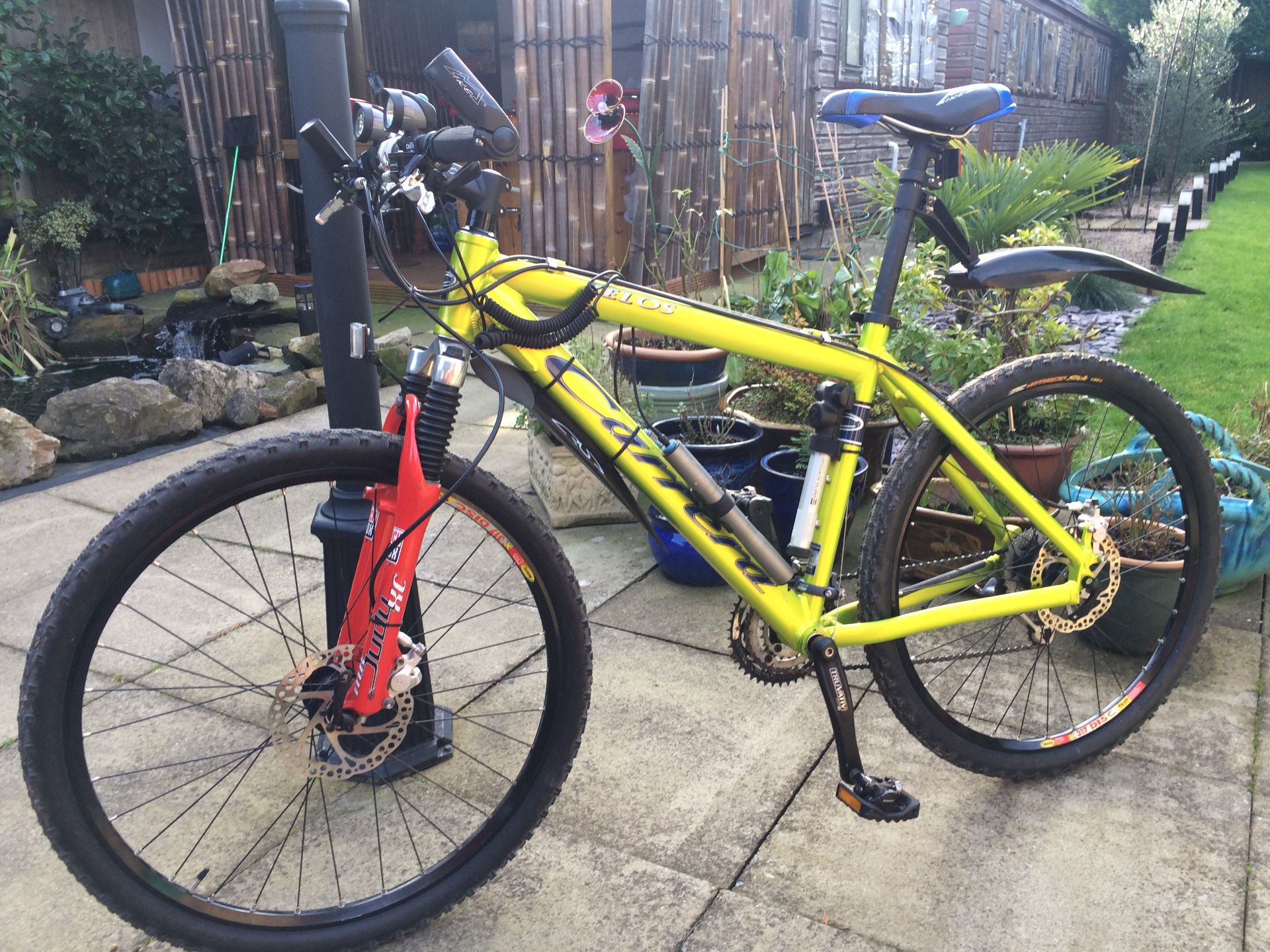 Carrera fully loaded mountain bike costing new £870.00 plus extras. This bike is in fully working