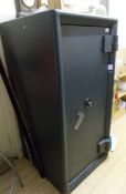 Unbadged floor standing safe approx. 1460x710x760,