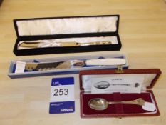 James II replica silver spoon, 2 x cake knives