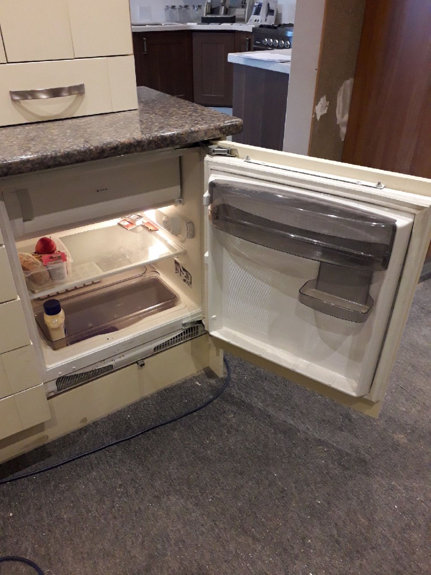 Cream Melamine/Laminate Topped Display Kitchen wit - Image 6 of 6