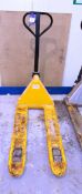 Hand hydraulic pallet truck