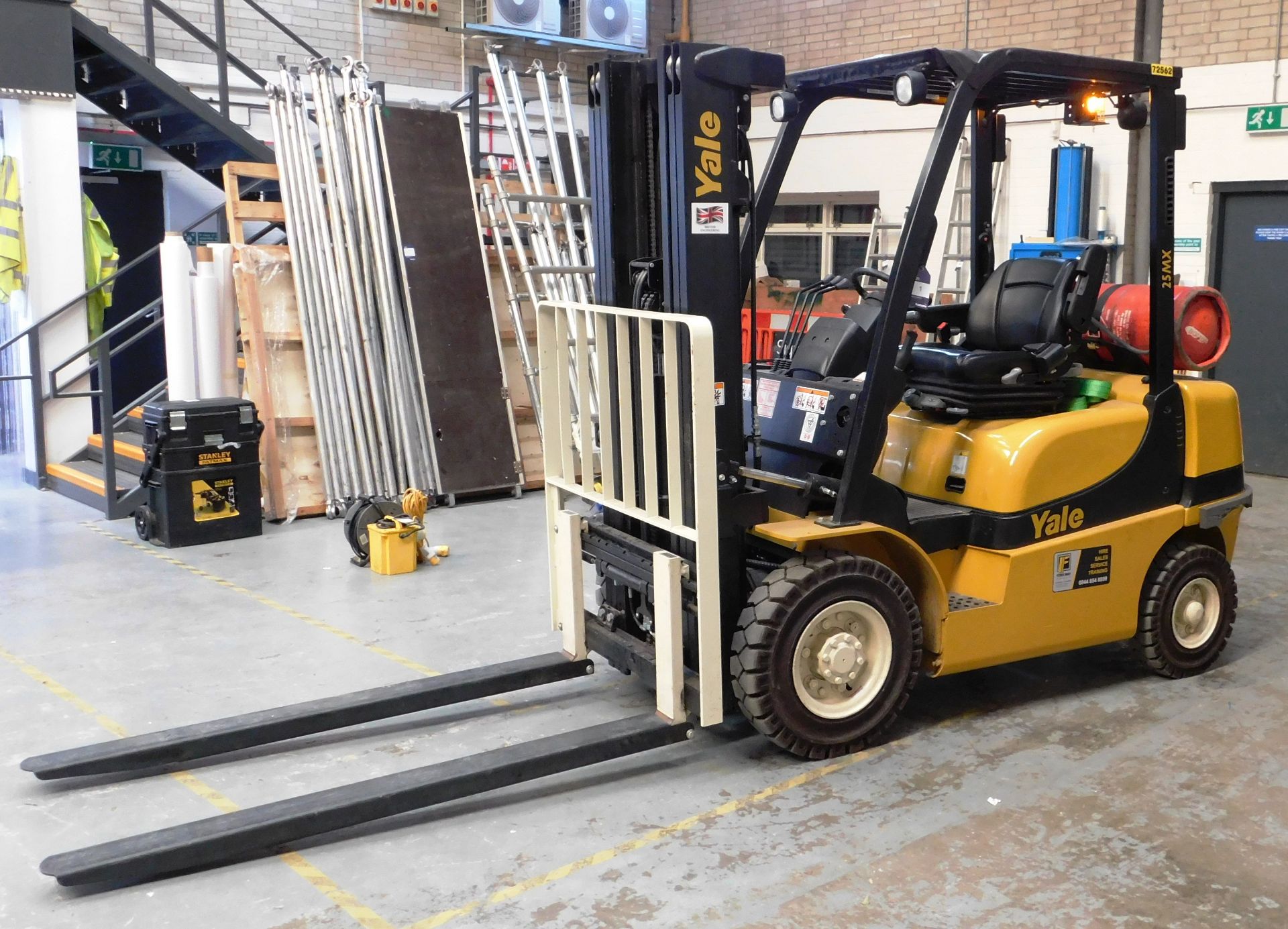 Yale GLP25MX E2170 LPG fork lift truck, serial num