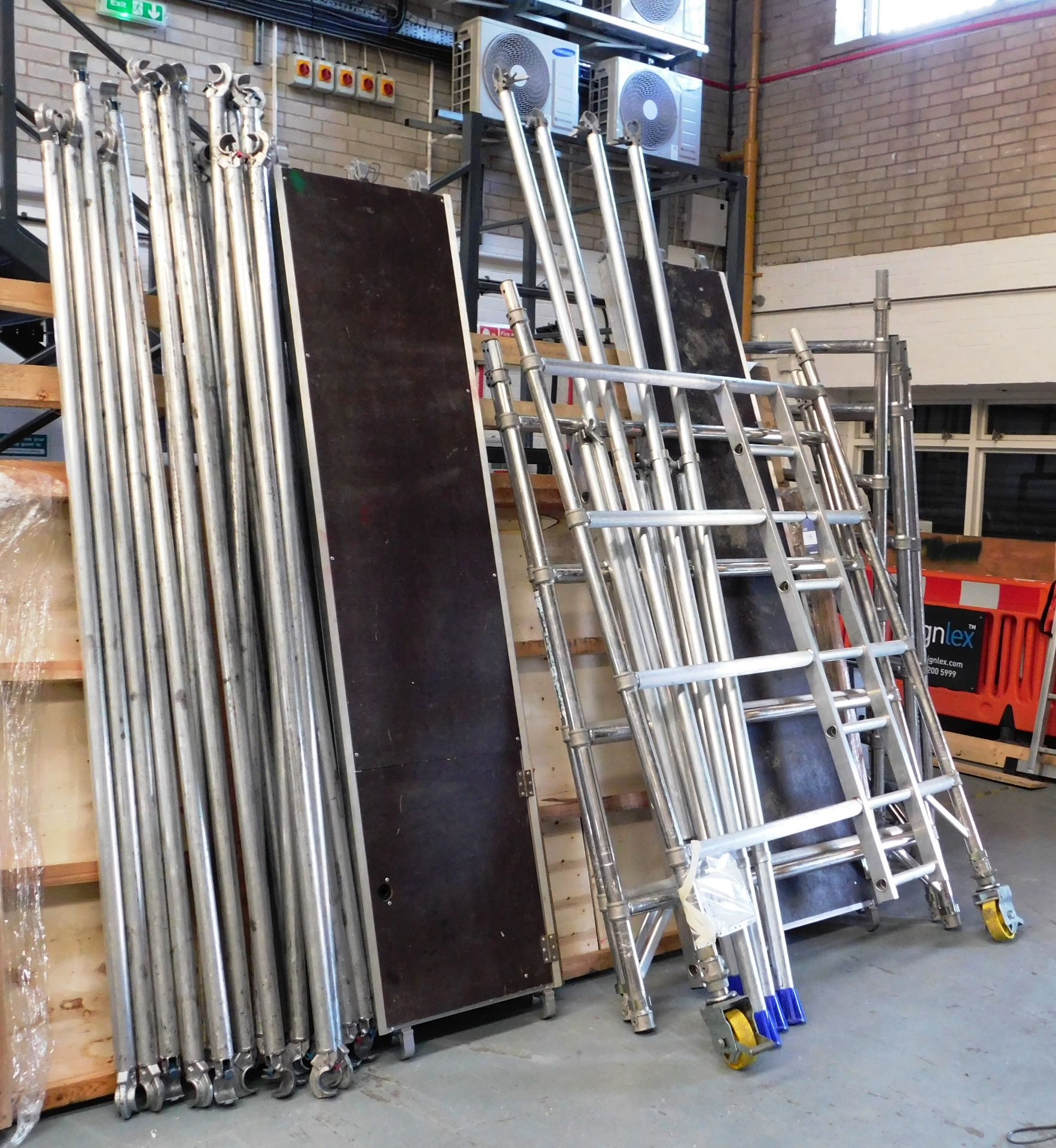 Aluminium scaffold tower, comprising 2 trap door platforms, 1 standard platform, and various - Image 2 of 2