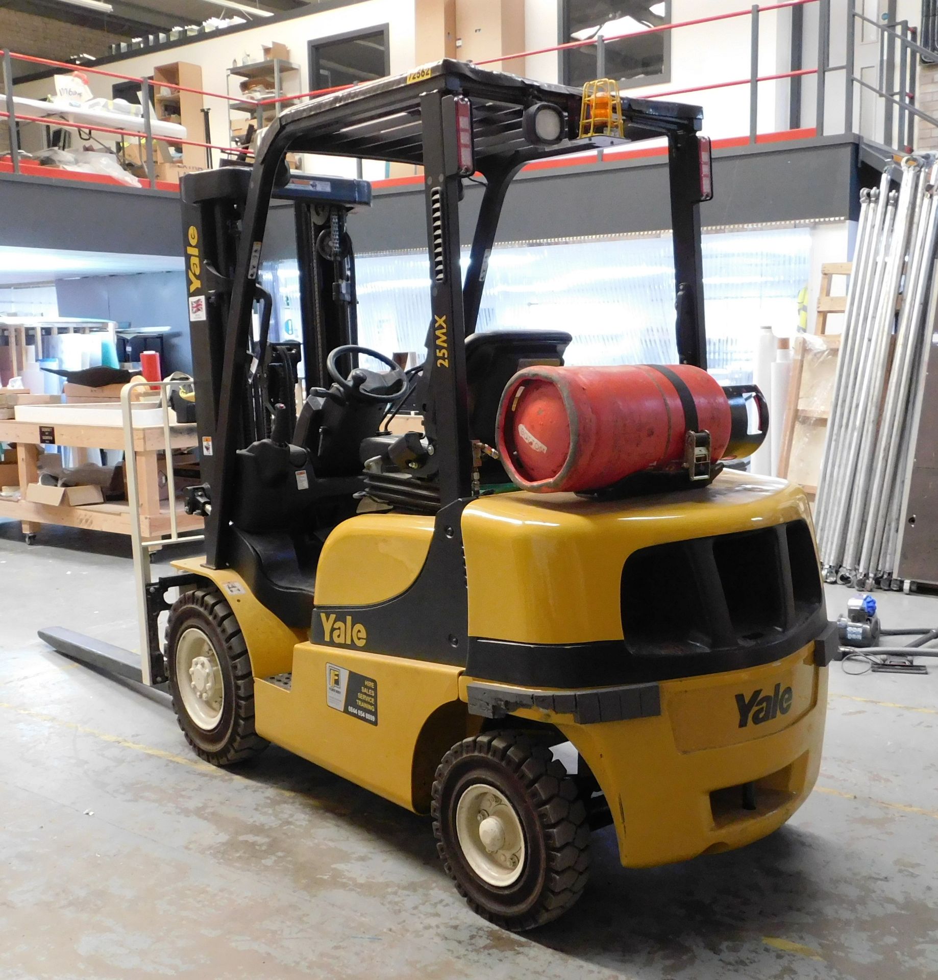 Yale GLP25MX E2170 LPG fork lift truck, serial num - Image 2 of 8