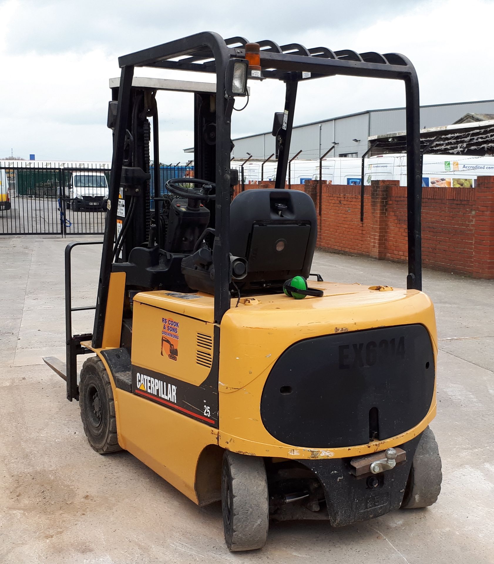 Caterpillar EP25K Electric Fork Lift Truck, serial - Image 3 of 10