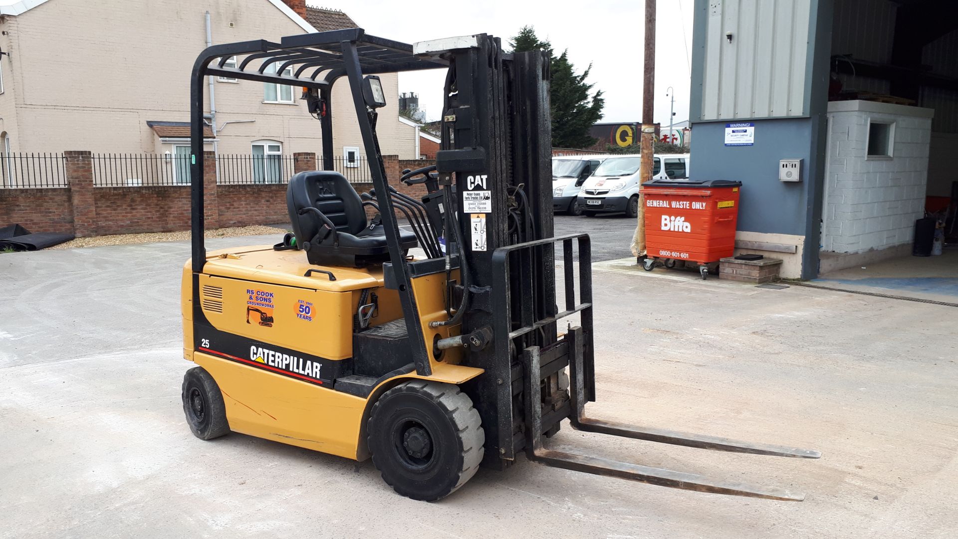 Caterpillar EP25K Electric Fork Lift Truck, serial - Image 5 of 10